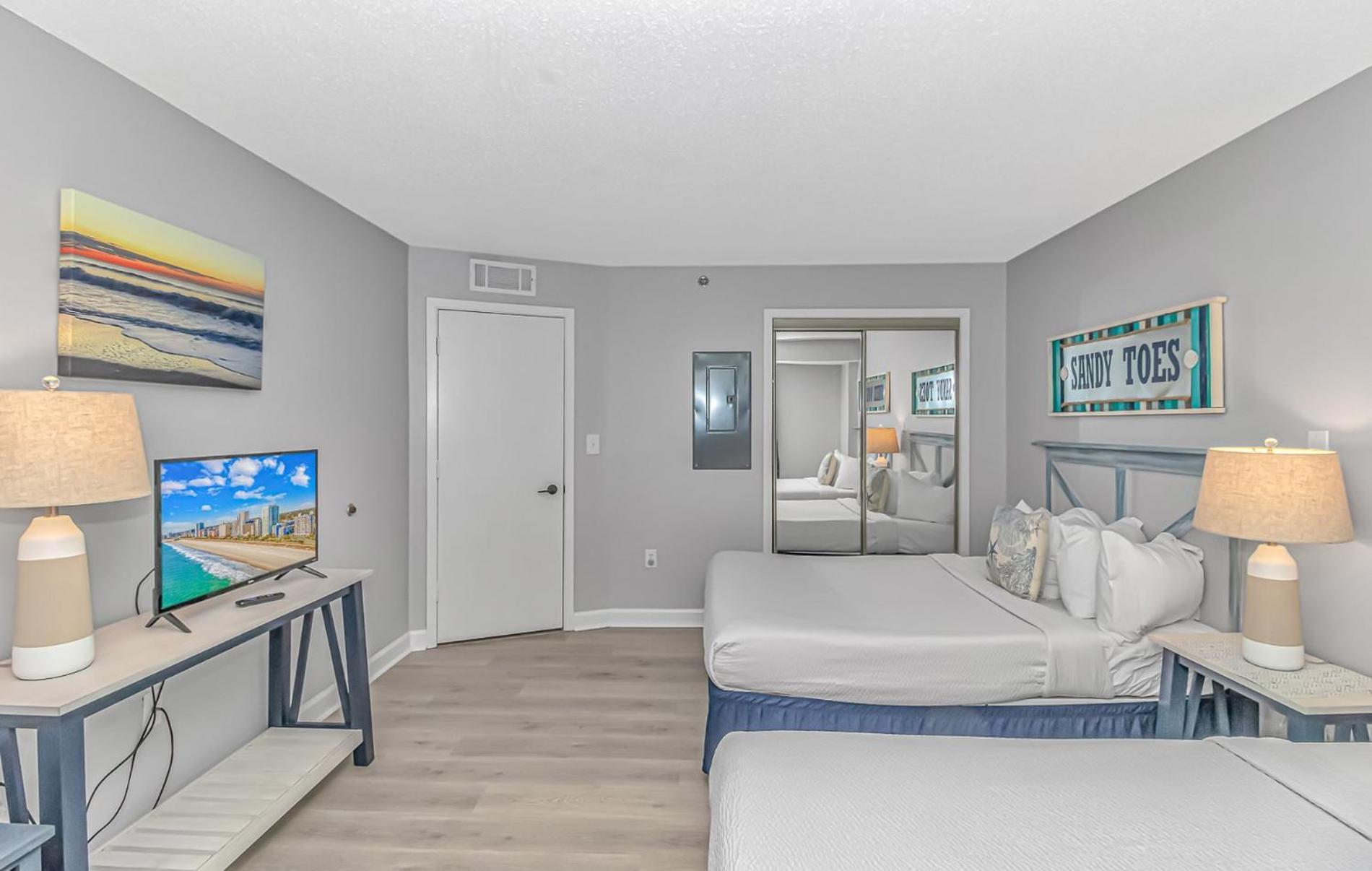 Spacious 2 Bedroom Condo- Dunes 2451 *