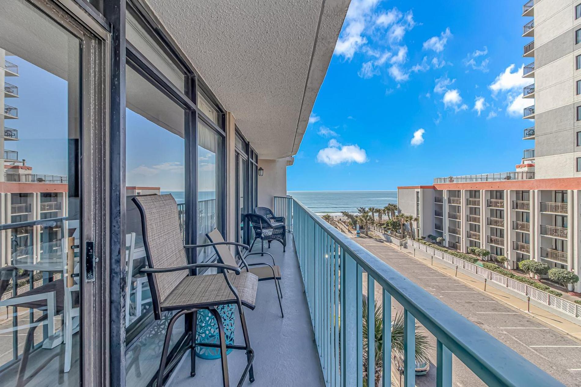 Spacious 2 Bedroom Condo- Dunes 2451 Holiday home