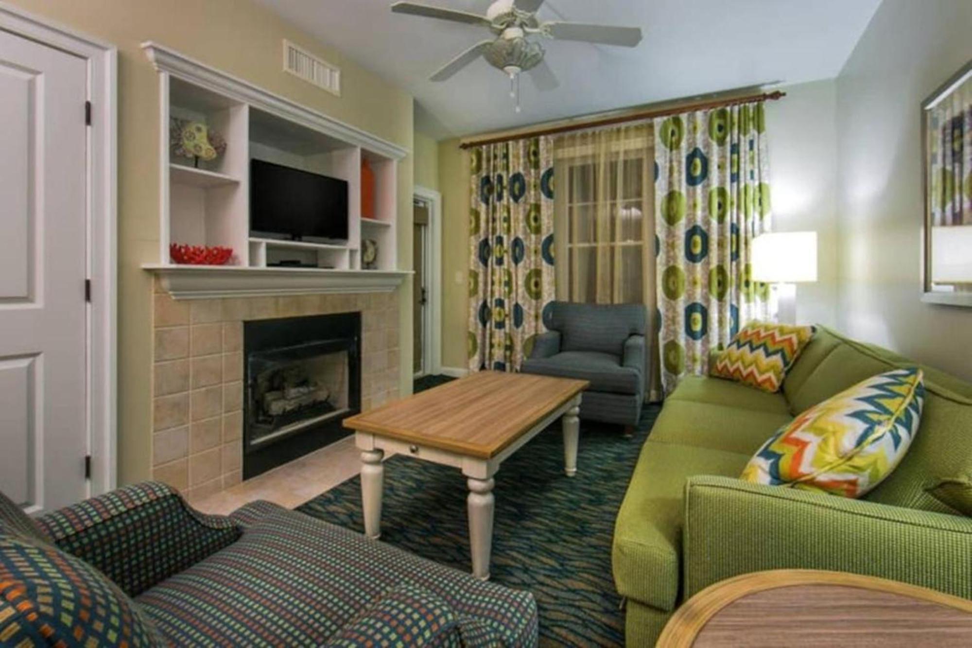 2 Minutes Walk To Ocean From 1bd Within With Lots Of Amenities *