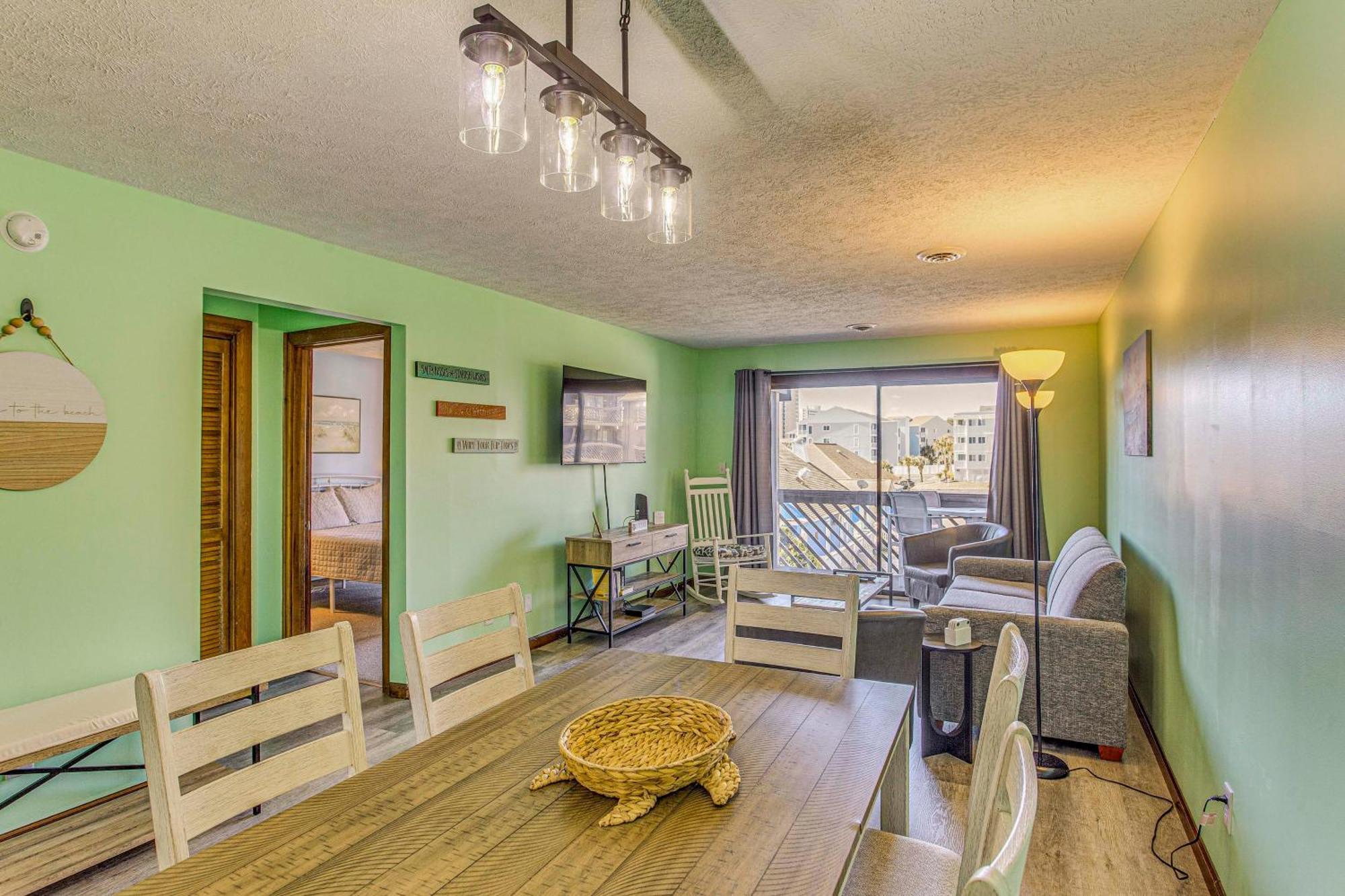 Apartment Walk To Ocean With 3 Pools In Myrtle