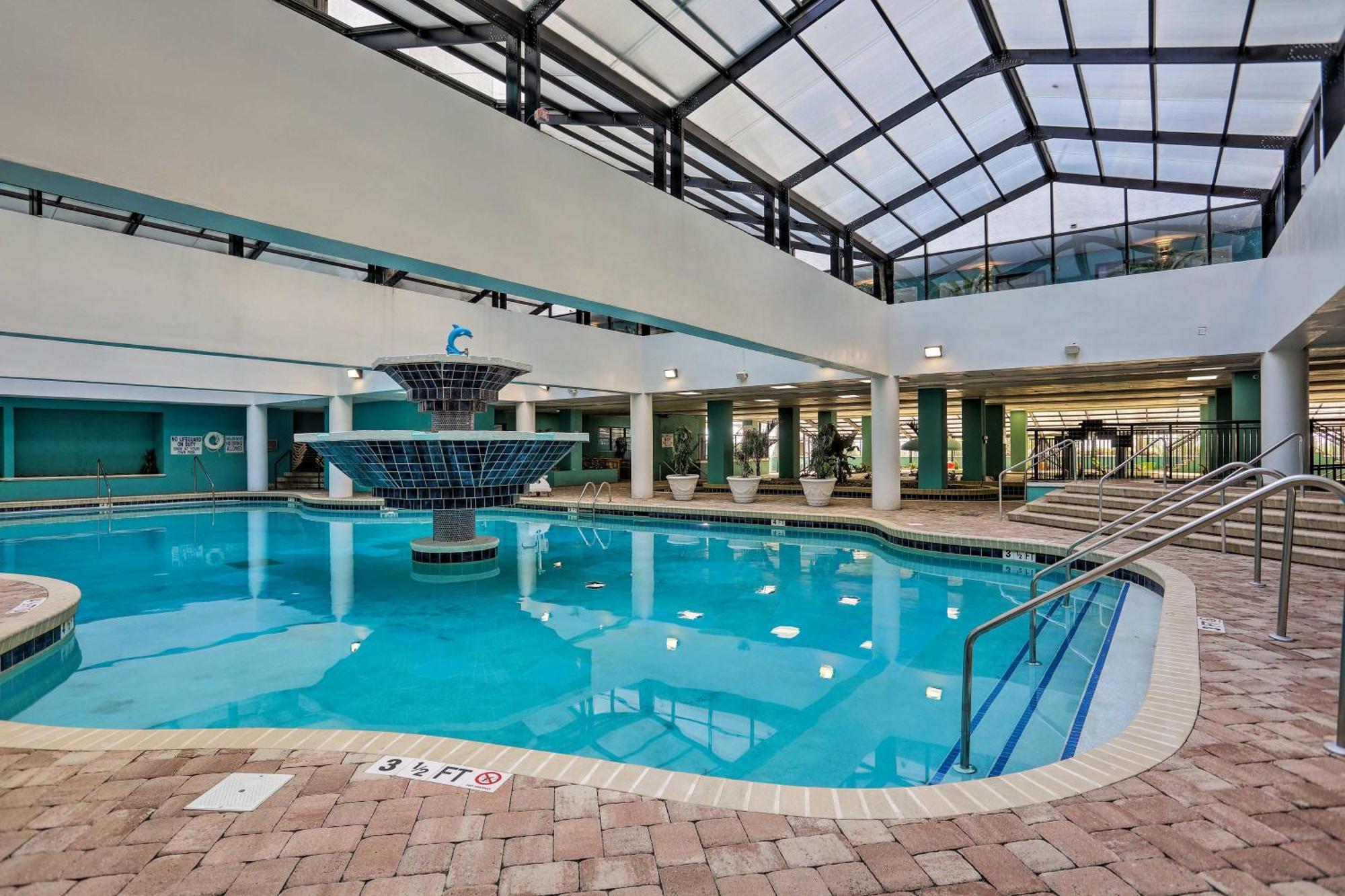 Apartment Pools And Spas Beachfront At Landmark *