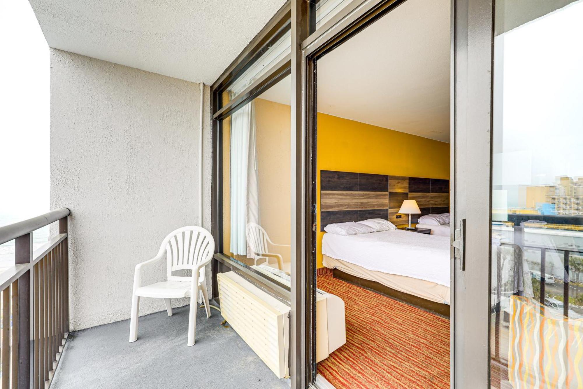 Pools And Spas Beachfront At Landmark Apartment