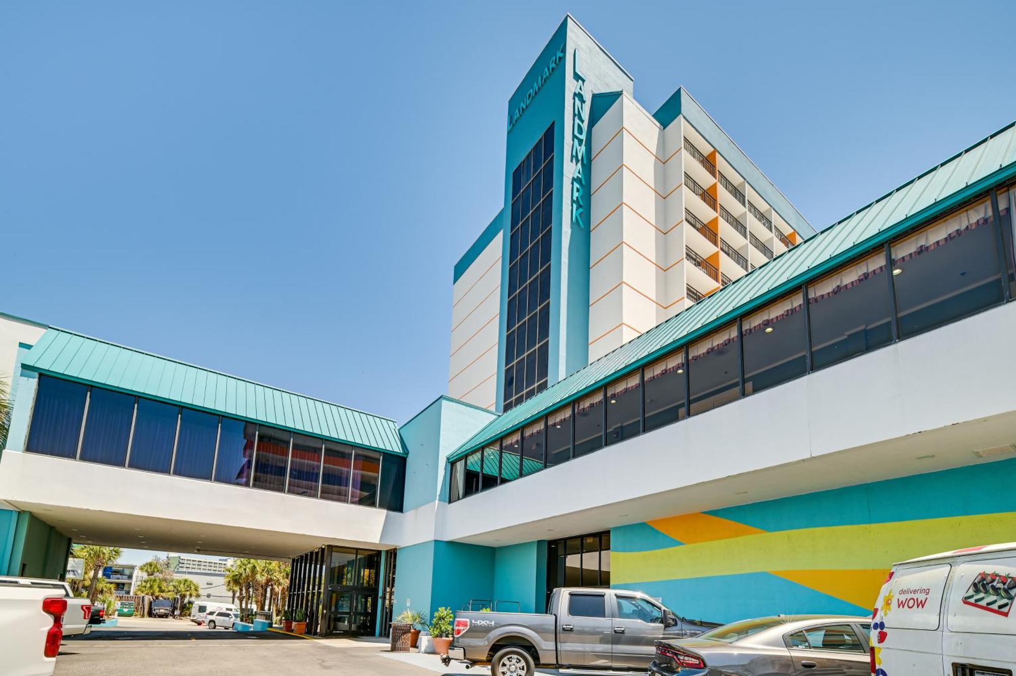 Apartment Pools And Spas Beachfront At Landmark