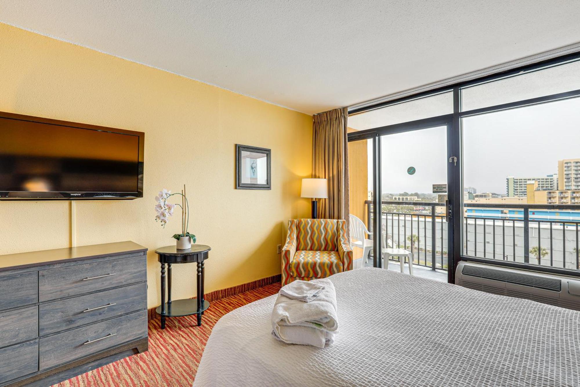Apartment Pools And Spas Beachfront At Landmark