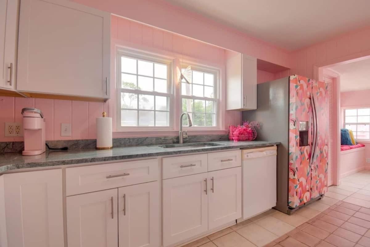 Holiday home Pink Dream Home, Sleeps 22 W Pool, Vanity&game Rms Myrtle Beach