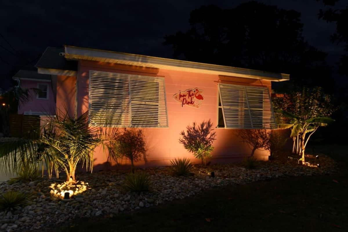 Pink Dream Home, Sleeps 22 W Pool, Vanity&game Rms Holiday home