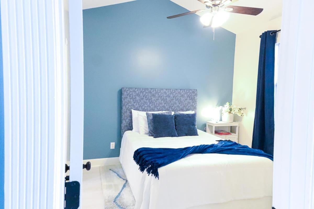 Luxury Golf With Pool Access, Near The Ocean And Broadway At The Beach, Apartment