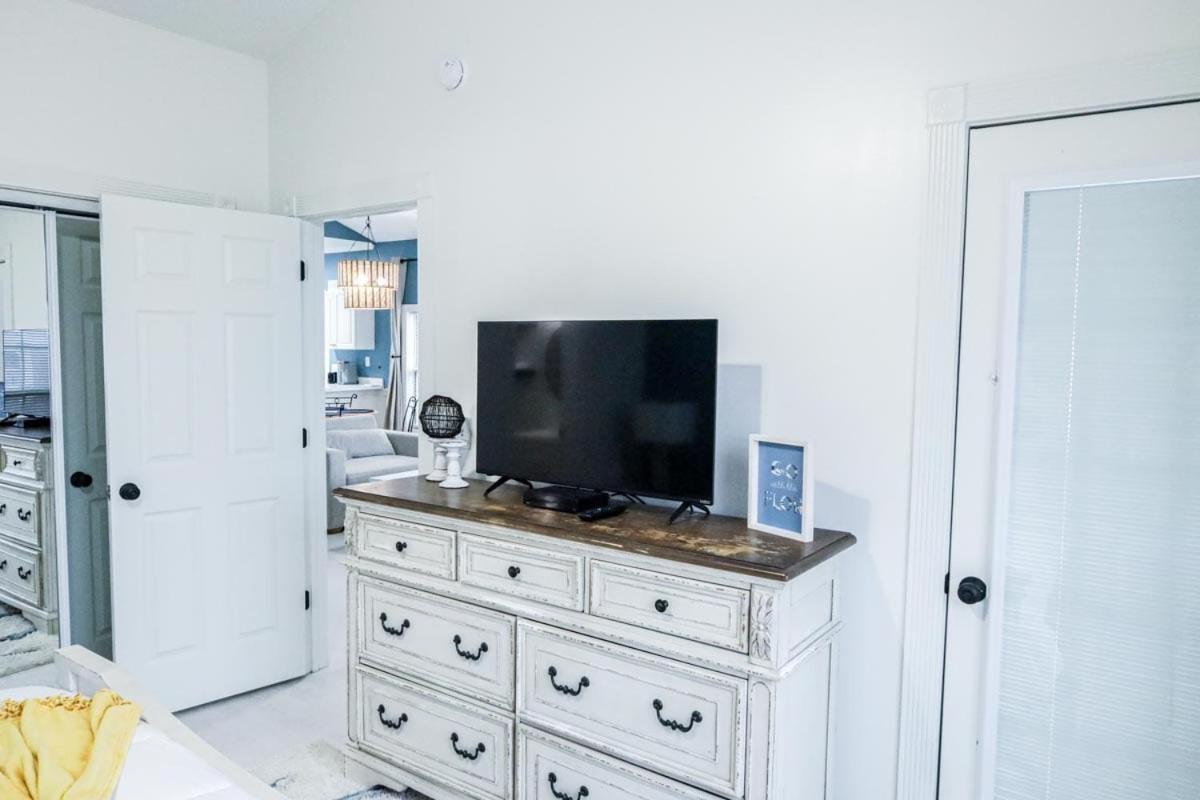 Luxury Golf With Pool Access, Near The Ocean And Broadway At The Beach, Apartment