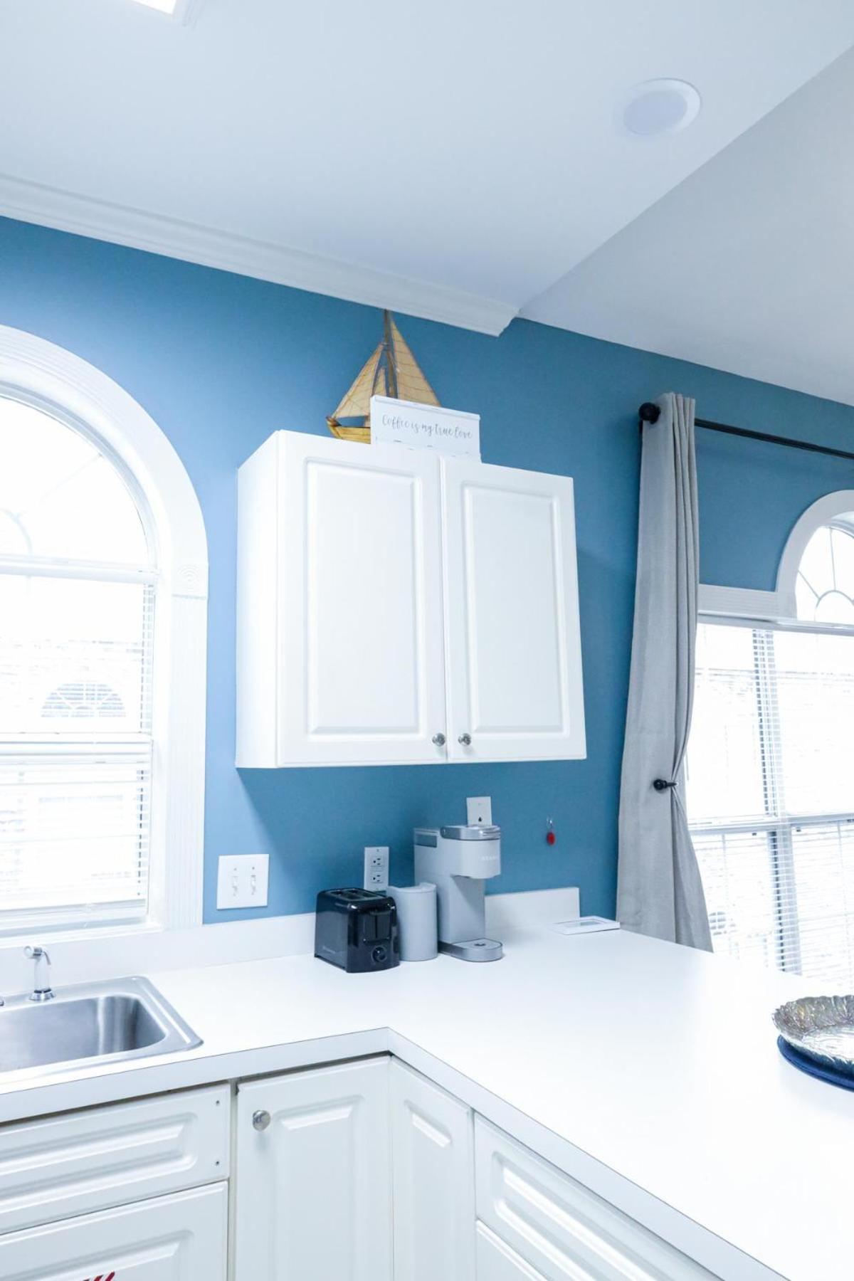 Apartment Luxury Golf With Pool Access, Near The Ocean And Broadway At The Beach,