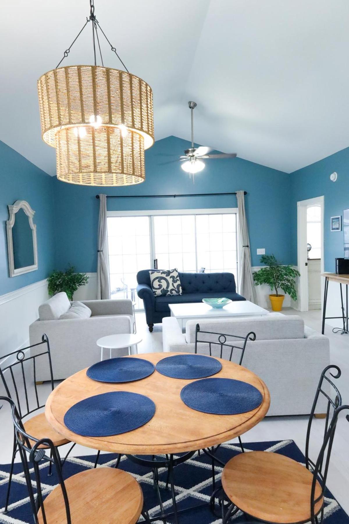Apartment Luxury Golf With Pool Access, Near The Ocean And Broadway At The Beach,