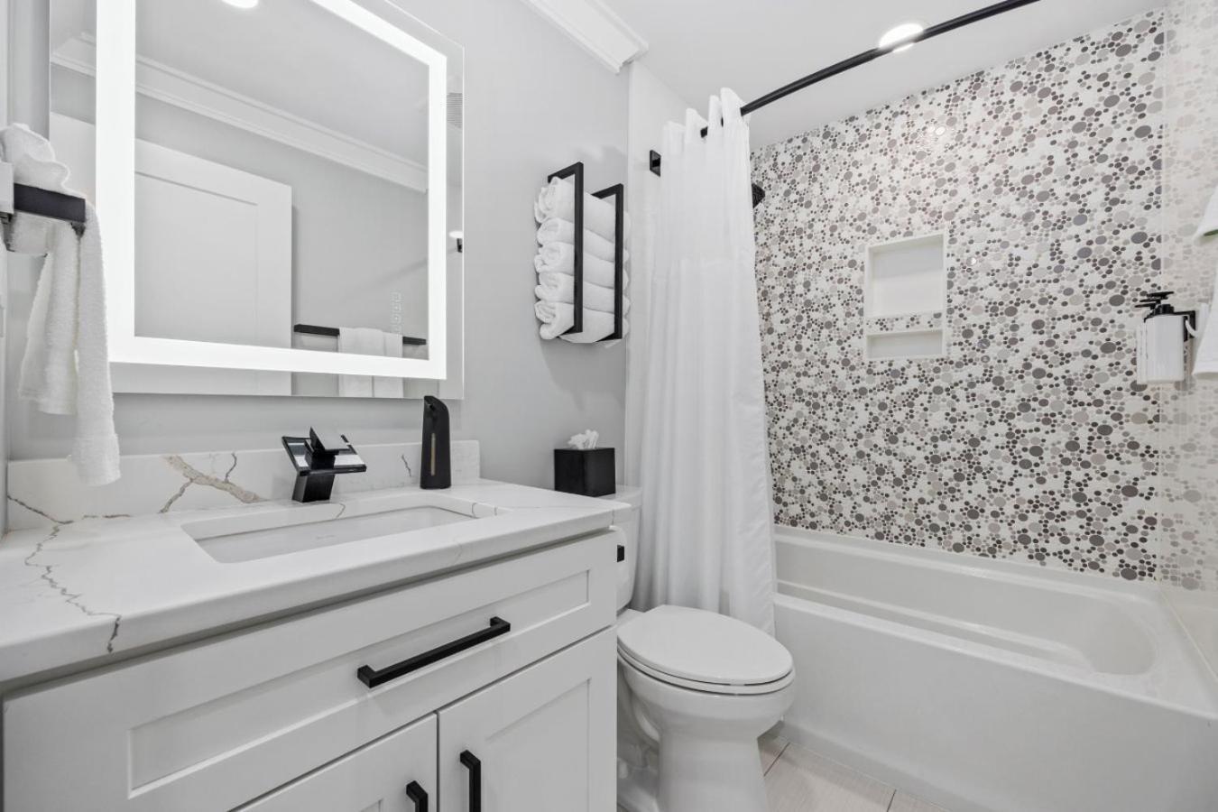 Modern Escape - Luxury Oceanfront With Pool - Guest Concierge And Amenities Apartment Myrtle Beach