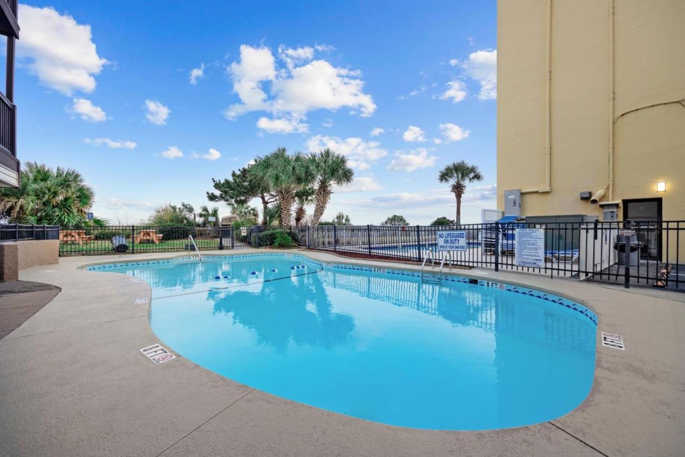 Apartment Modern Escape - Luxury Oceanfront With Pool - Guest Concierge And Amenities