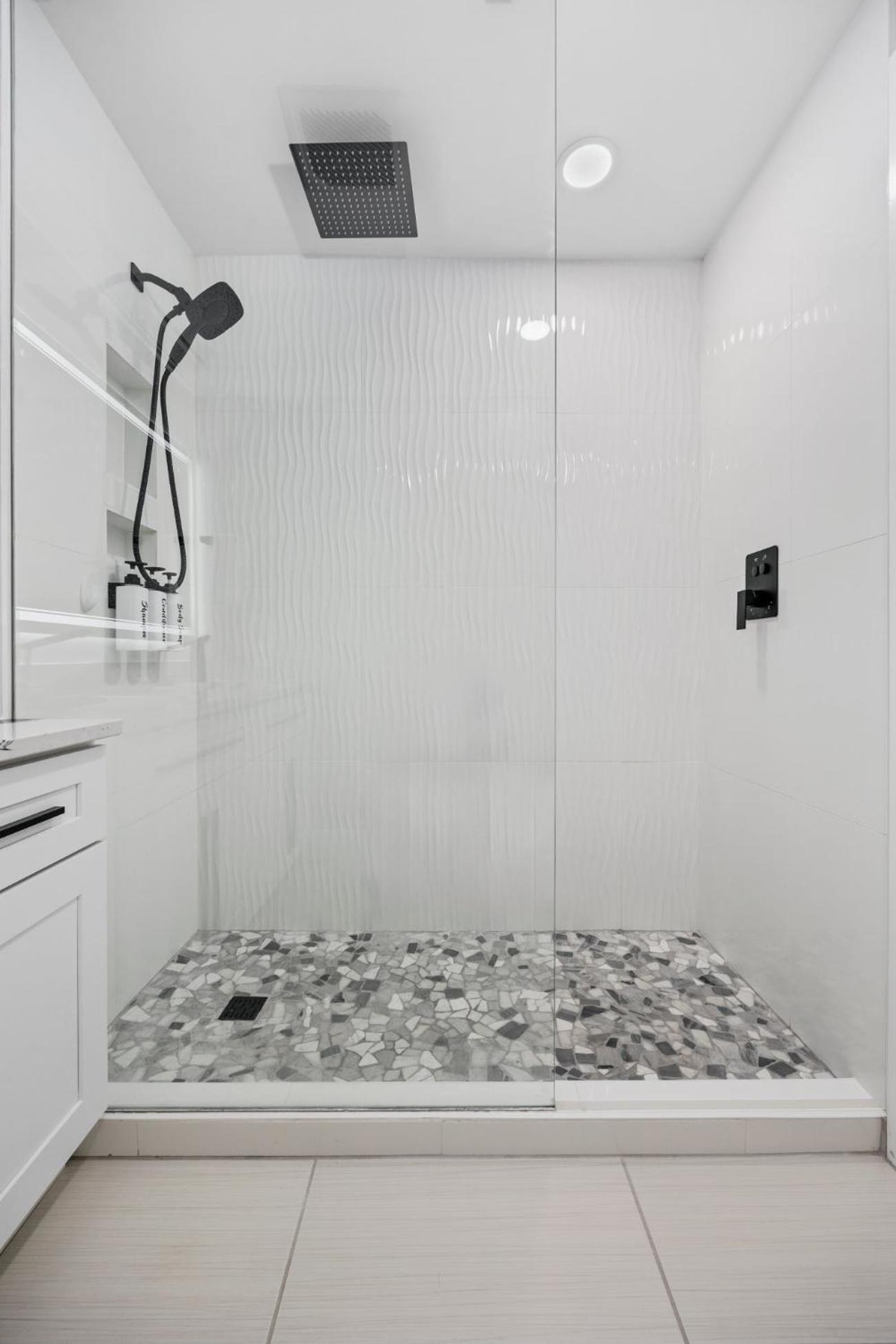 Apartment Modern Escape - Luxury Oceanfront With Pool - Guest Concierge And Amenities *