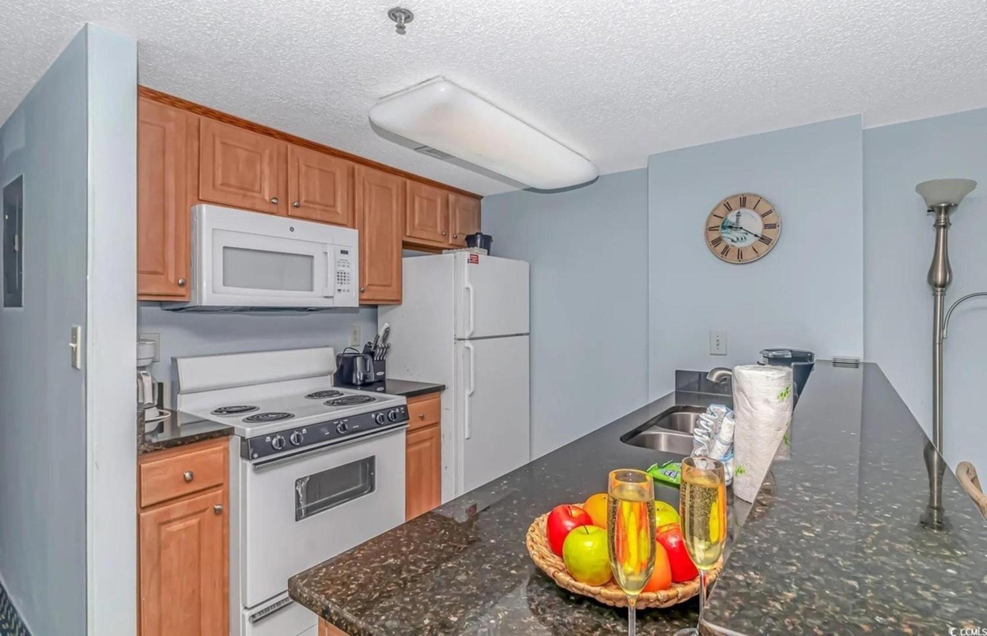 Apartment 2br At Atlantica