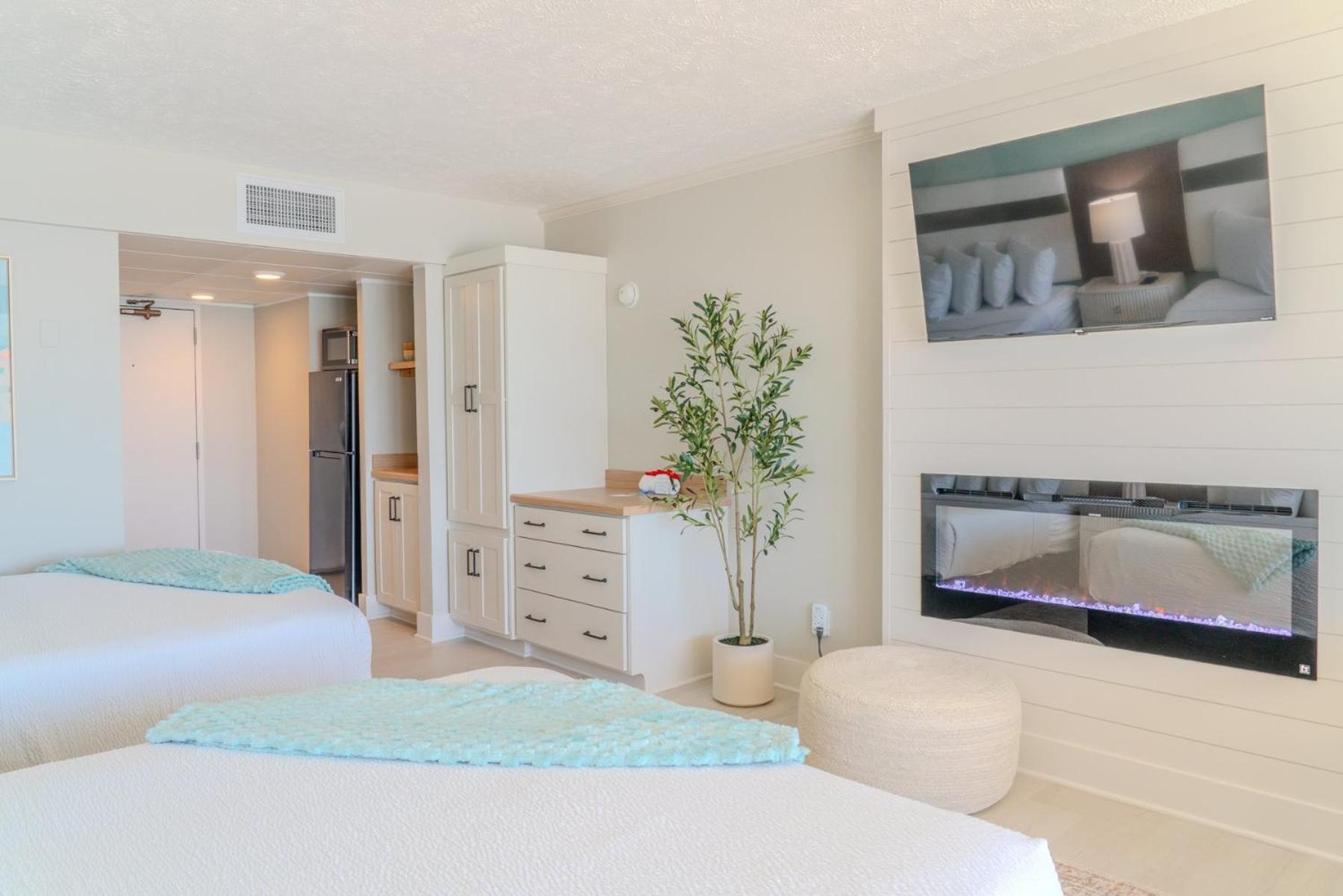 2 Bedroom Oceanfront With Separate Entrances! Ocean Reef 50&509 Holiday home *
