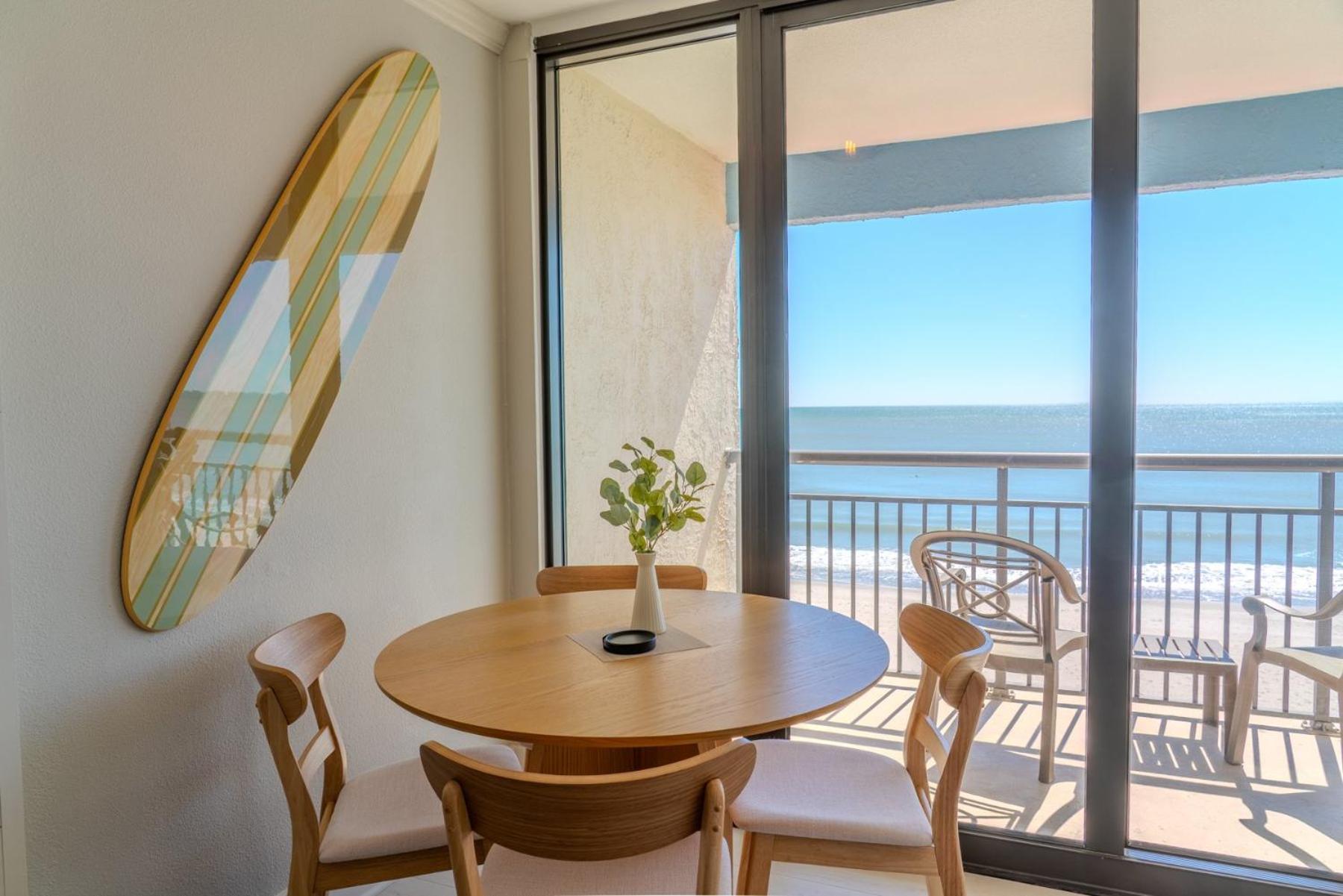 Holiday home 2 Bedroom Oceanfront With Separate Entrances! Ocean Reef 50&509 *