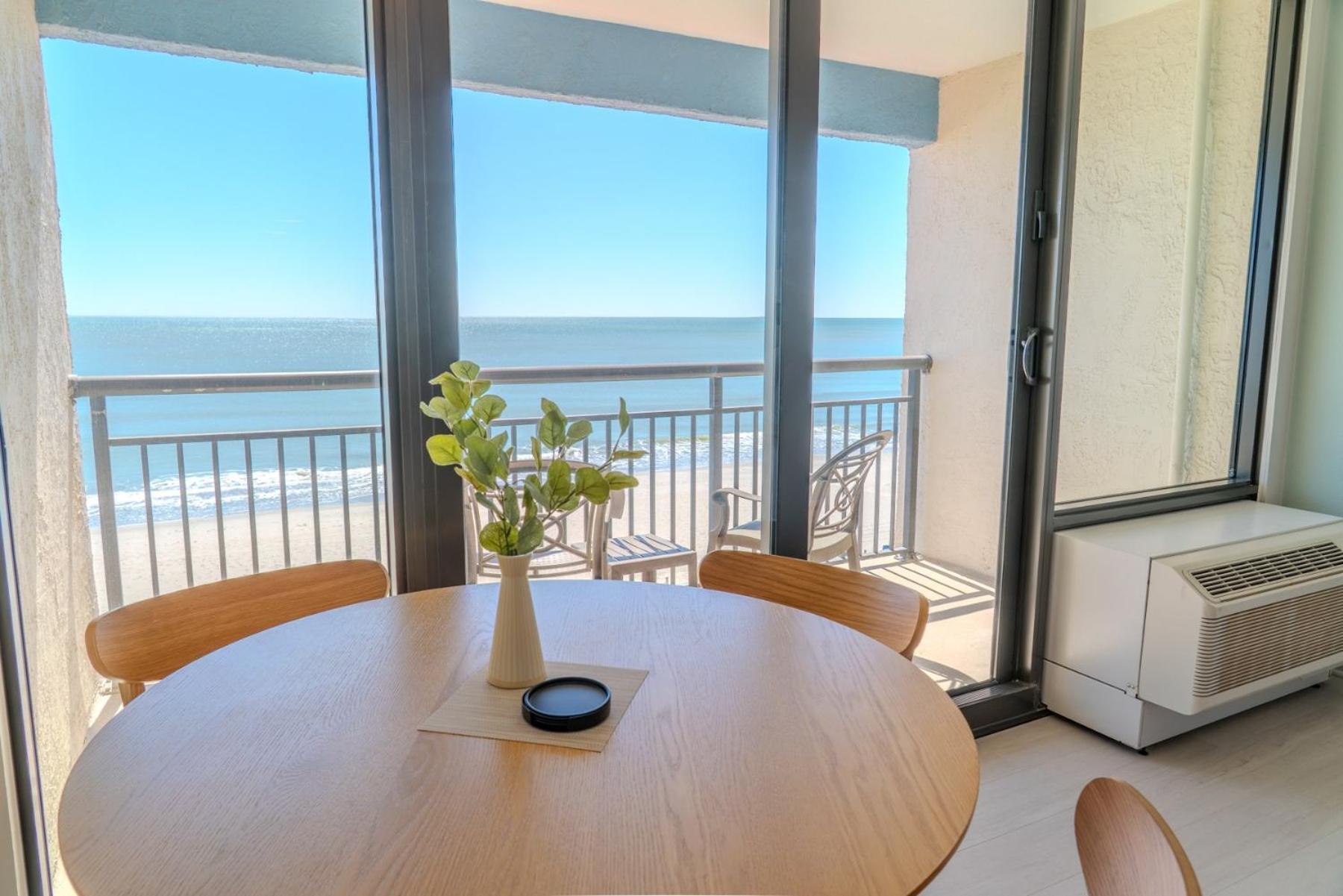 2 Bedroom Oceanfront With Separate Entrances! Ocean Reef 50&509 Holiday home Myrtle Beach