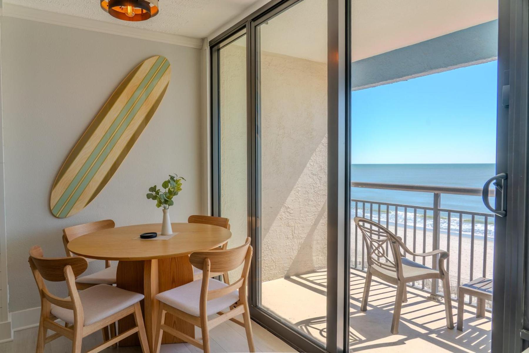 Holiday home 2 Bedroom Oceanfront With Separate Entrances! Ocean Reef 50&509