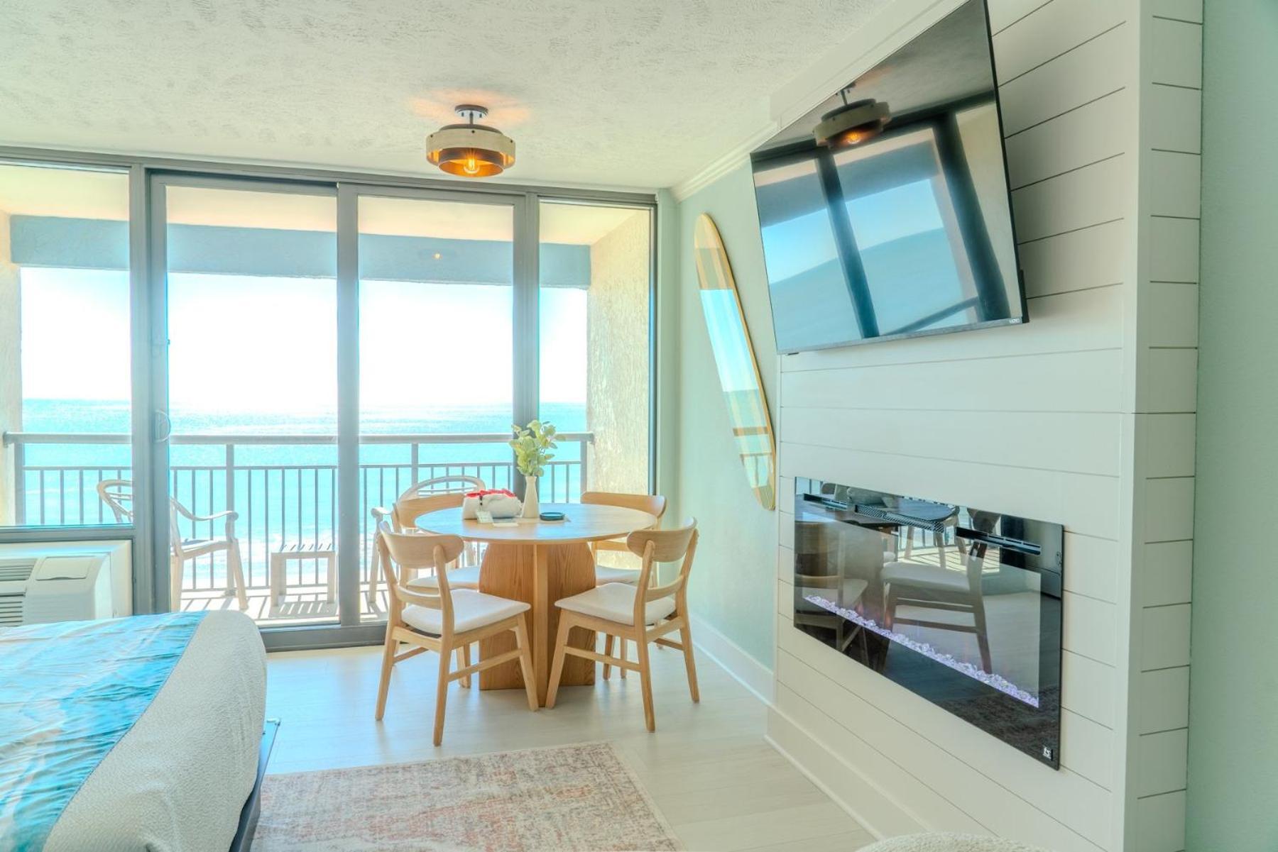 2 Bedroom Oceanfront With Separate Entrances! Ocean Reef 50&509 Holiday home