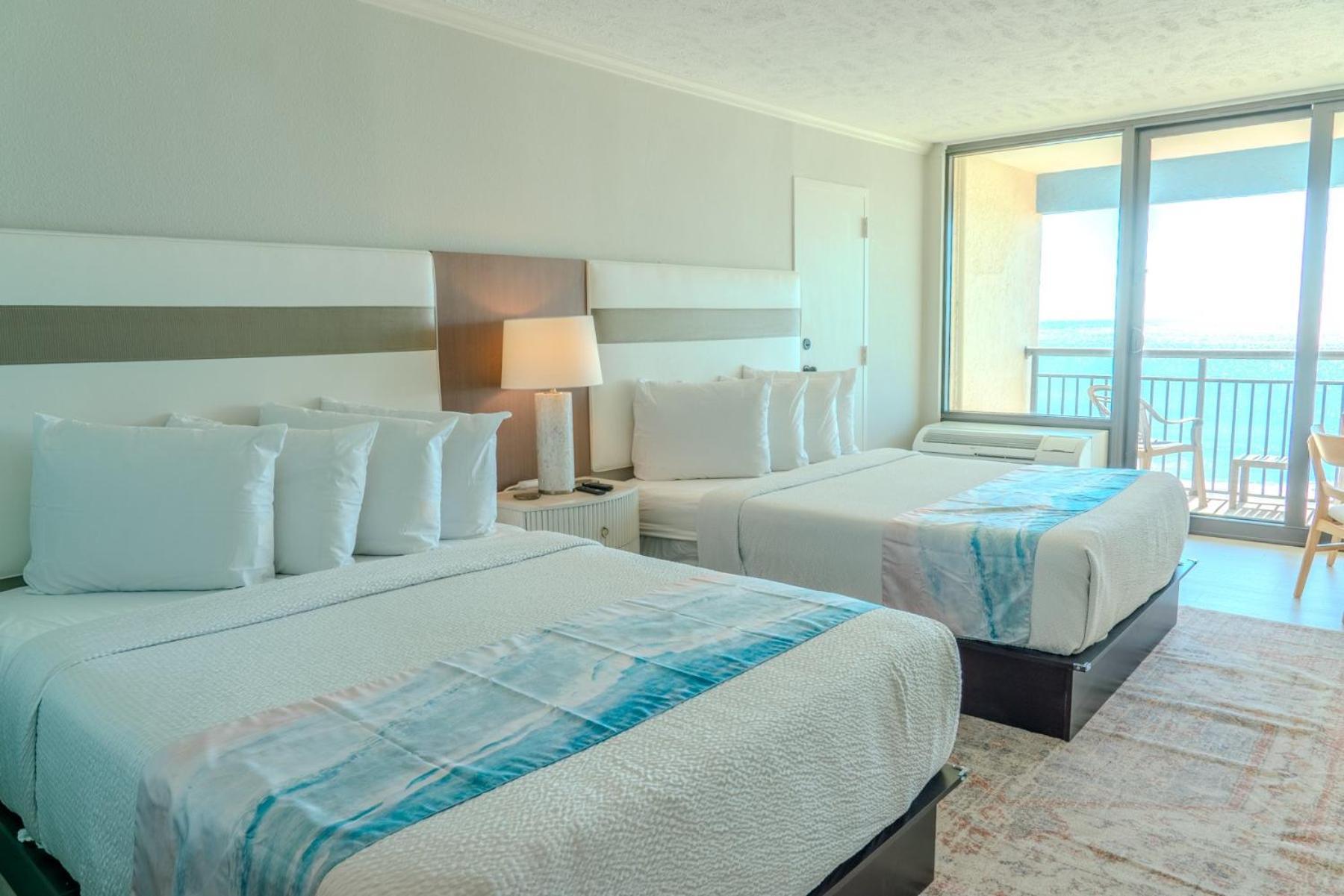2 Bedroom Oceanfront With Separate Entrances! Ocean Reef 50&509
