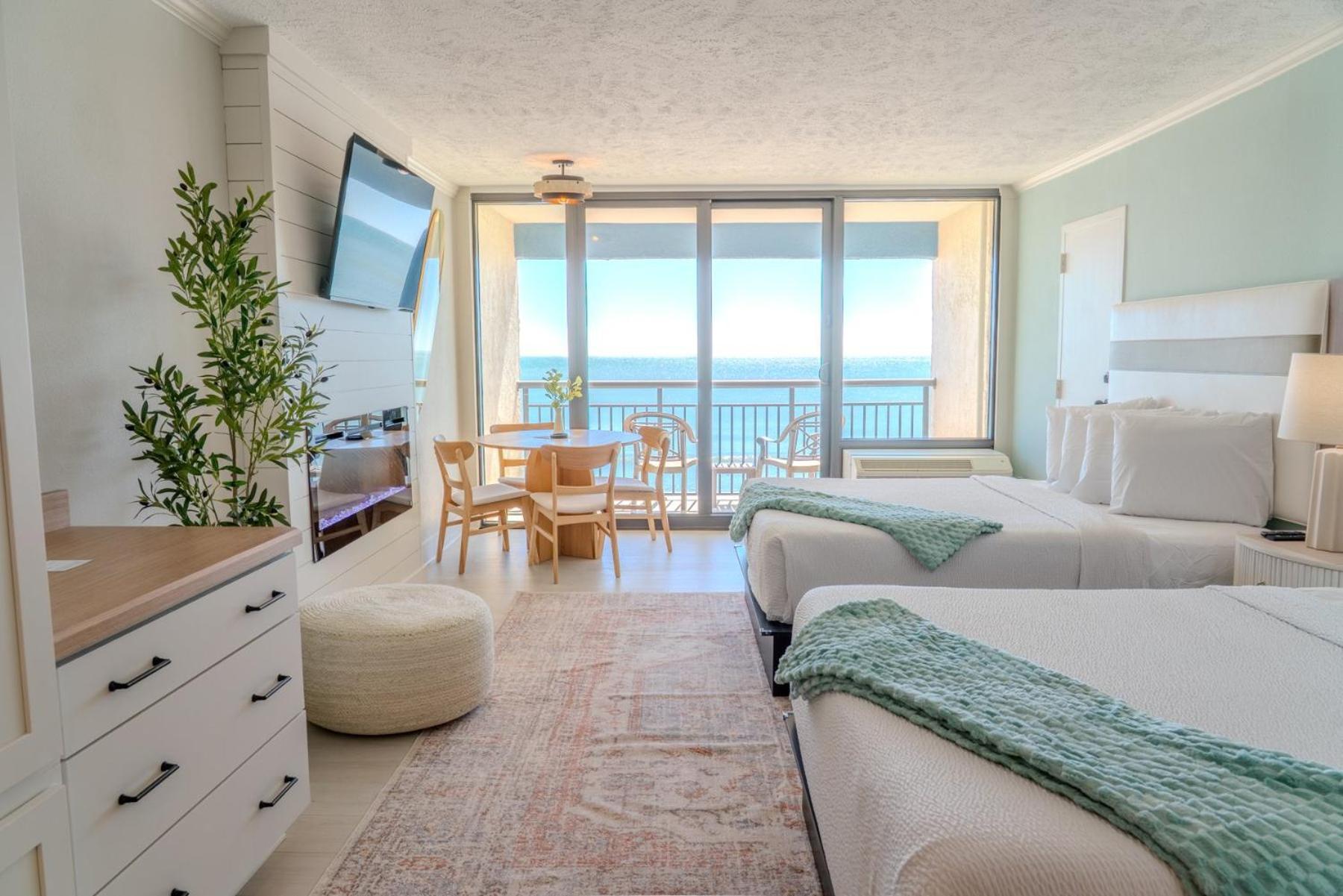 2 Bedroom Oceanfront With Separate Entrances! Ocean Reef 50&509