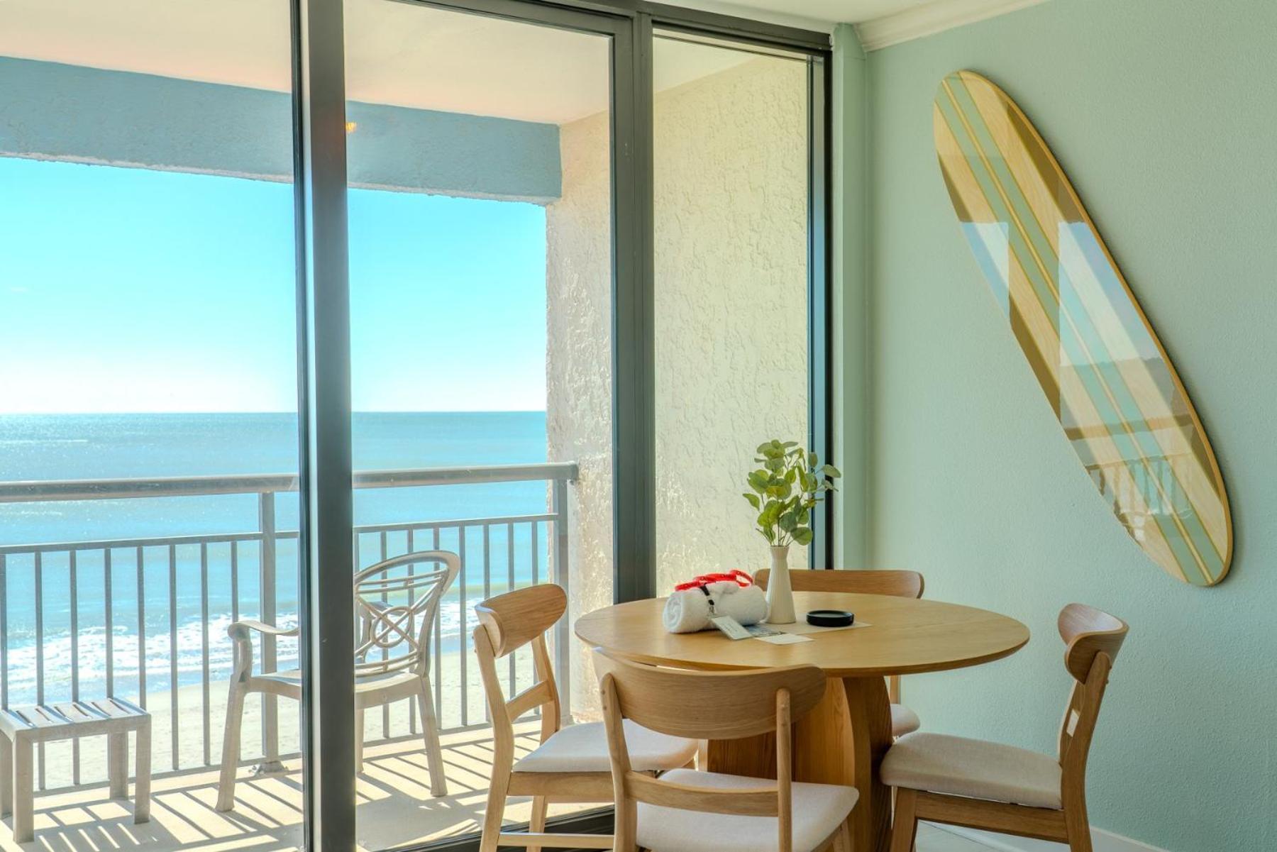 Holiday home 2 Bedroom Oceanfront With Separate Entrances! Ocean Reef 50&509