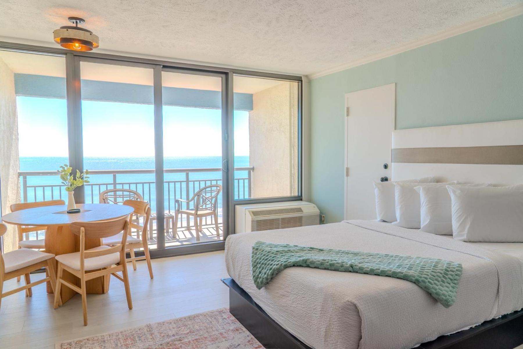 Holiday home Charming Oceanfront Queen Suite! Ocean Reef 509