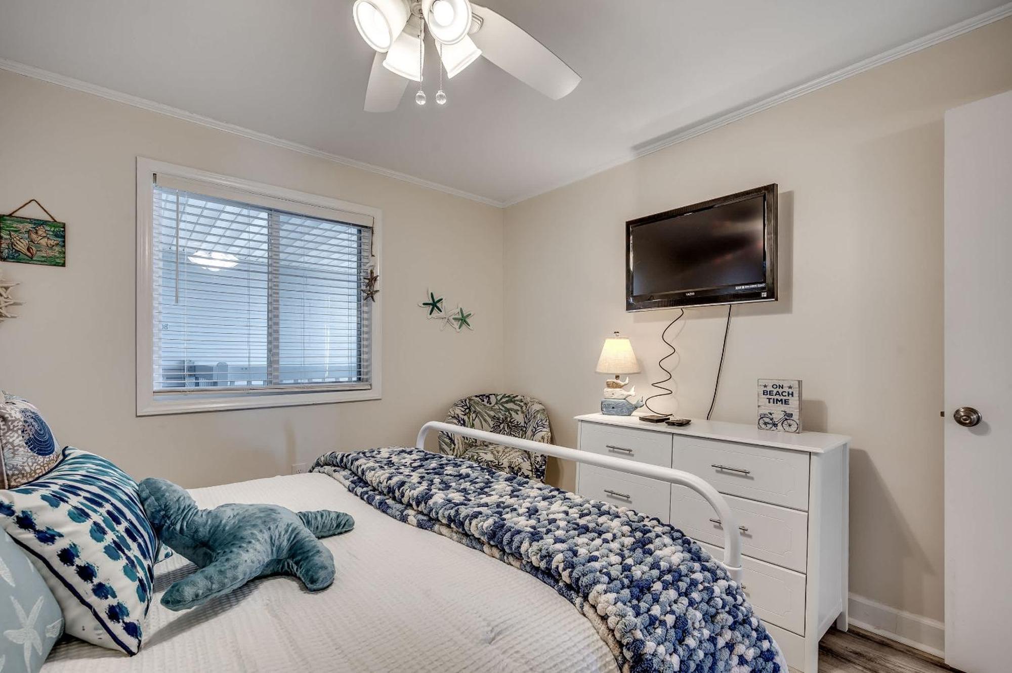 Fishtales Modern Oceanfront End Unit W Pool Holiday home