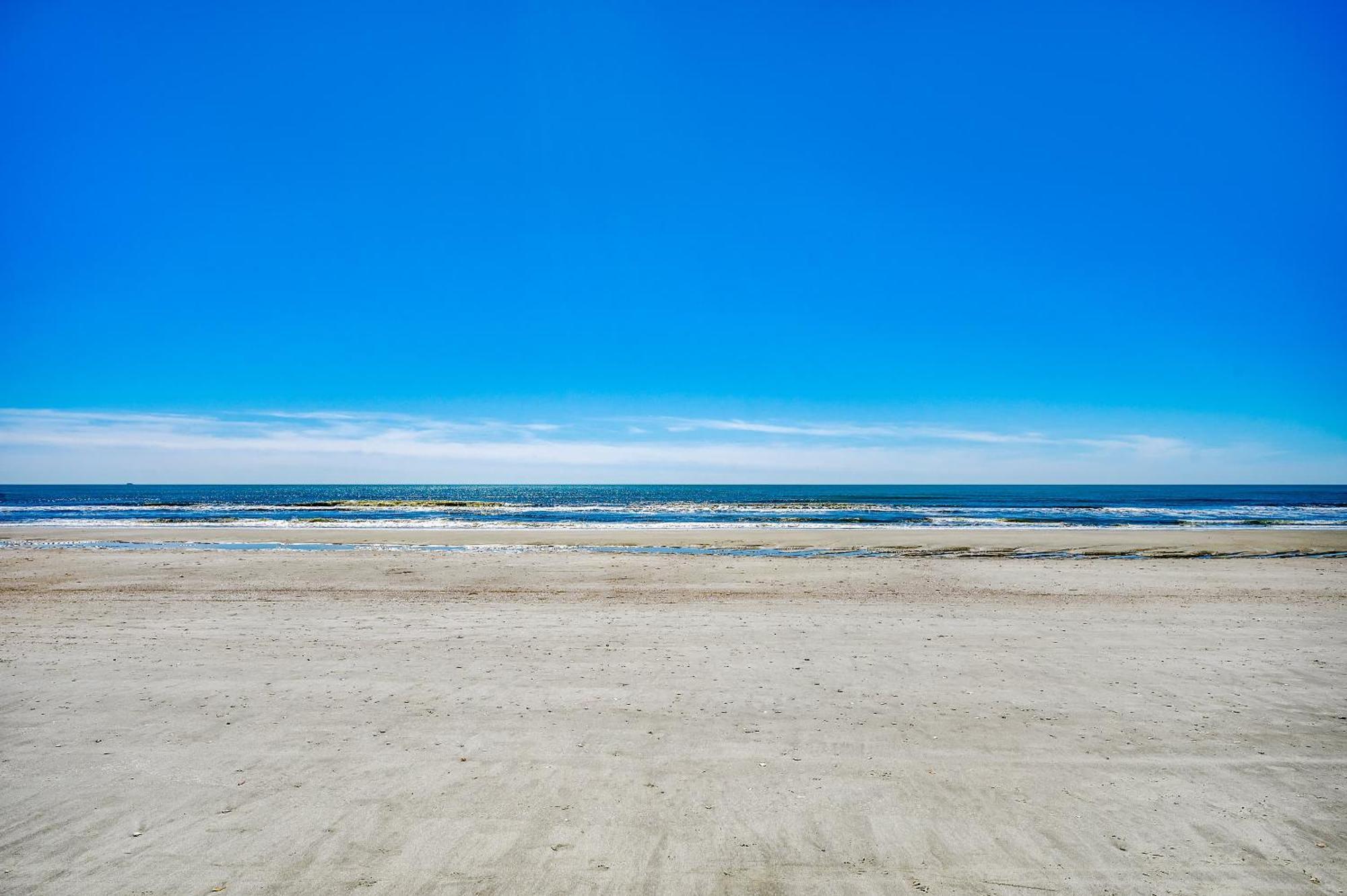 Fishtales Modern Oceanfront End Unit W Pool Holiday home