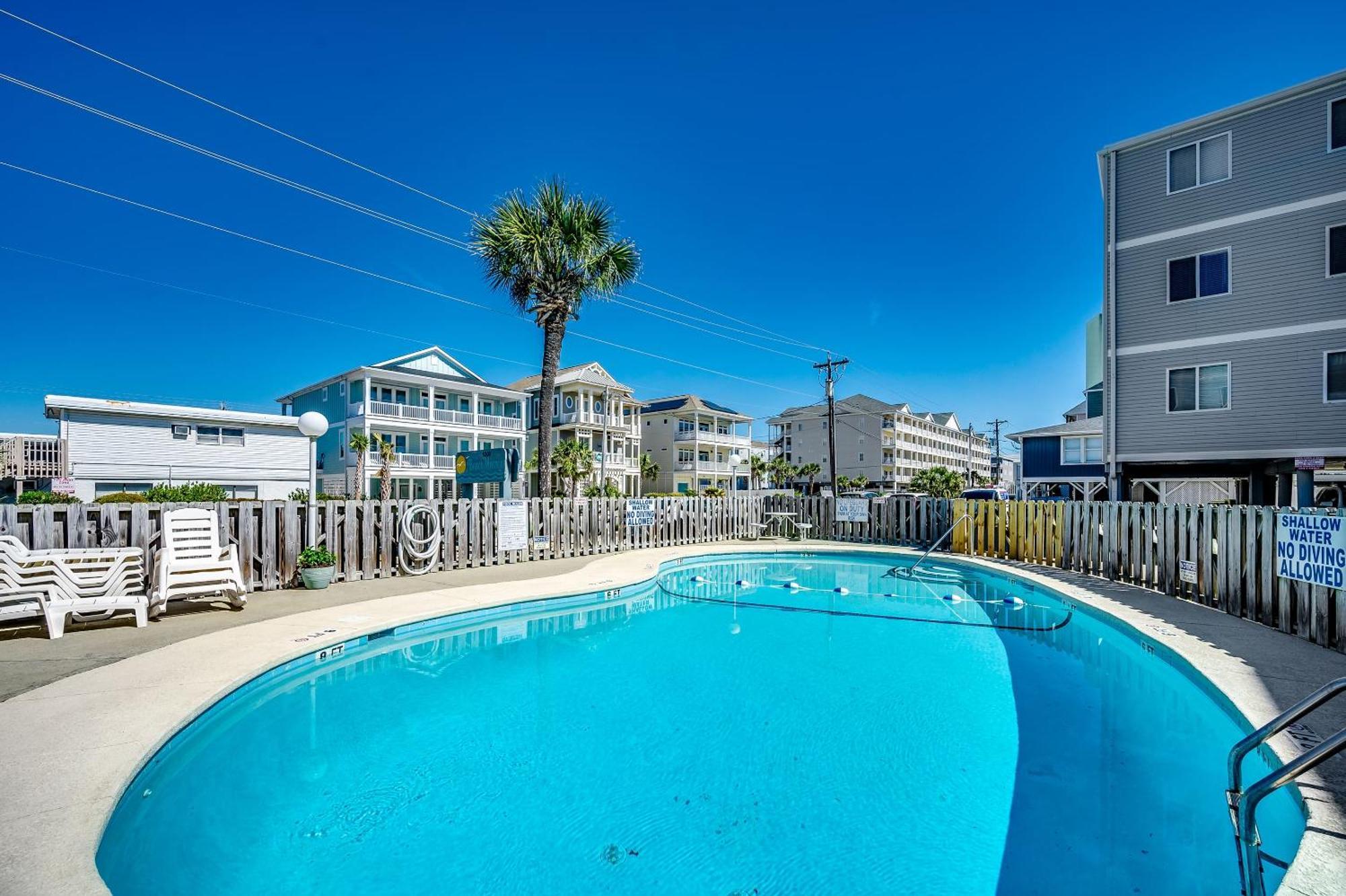 Holiday home Fishtales Modern Oceanfront End Unit W Pool *