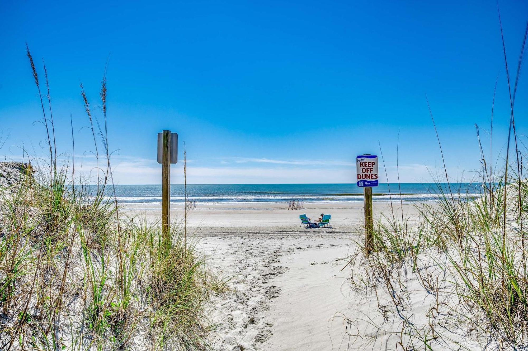 Holiday home Fishtales Modern Oceanfront End Unit W Pool