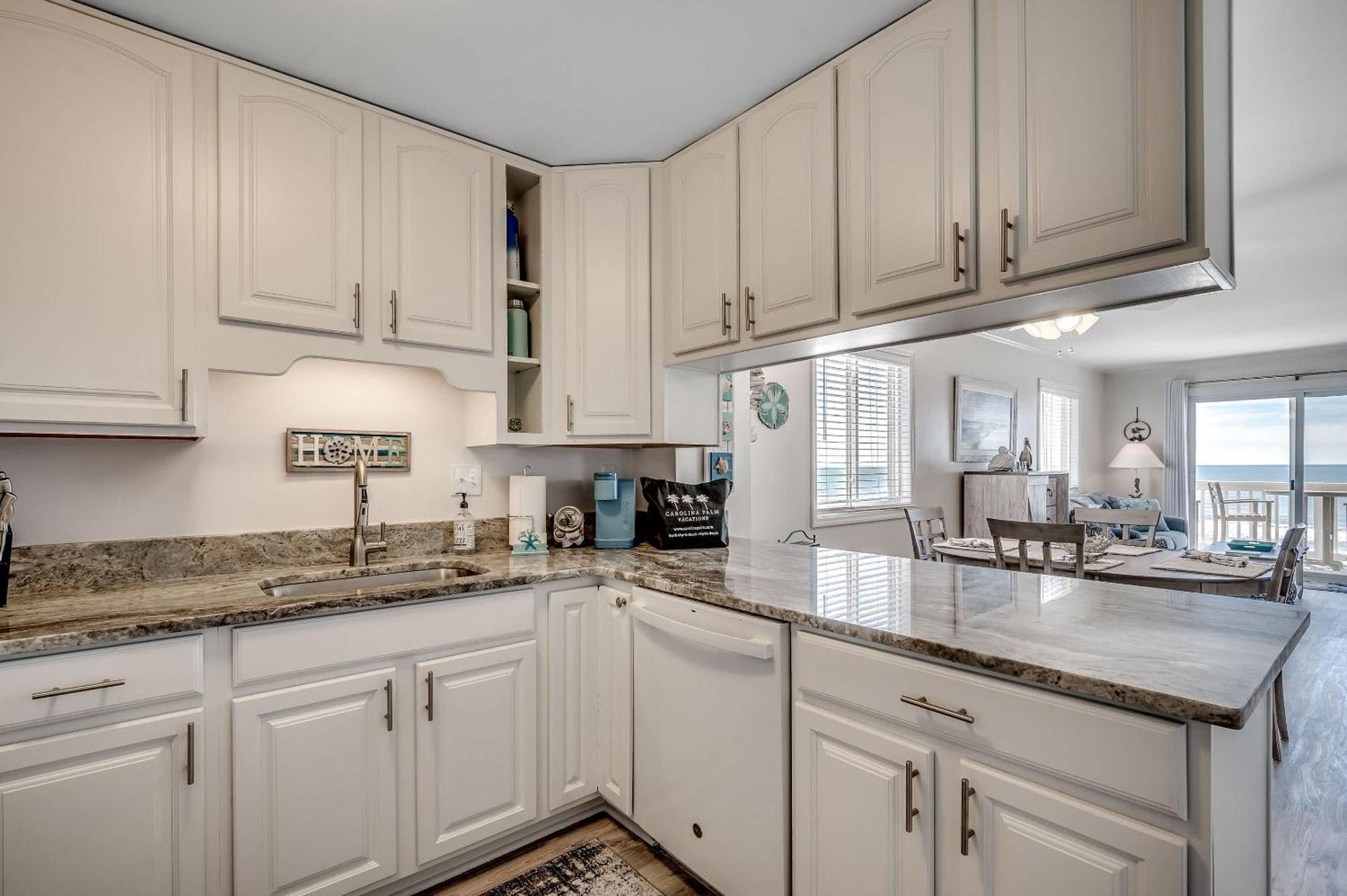 Fishtales Modern Oceanfront End Unit W Pool Holiday home *