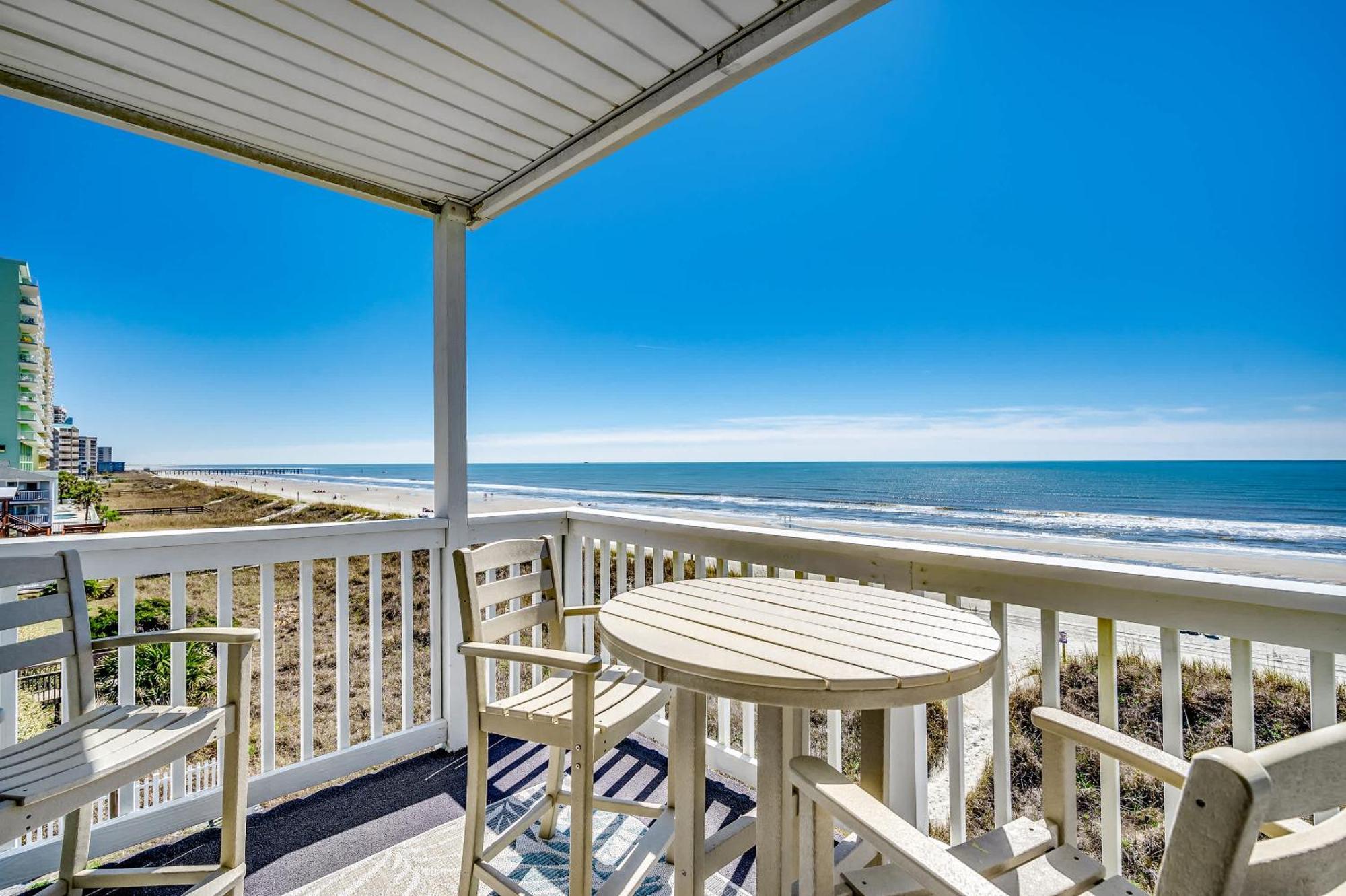 Fishtales Modern Oceanfront End Unit W Pool Holiday home *