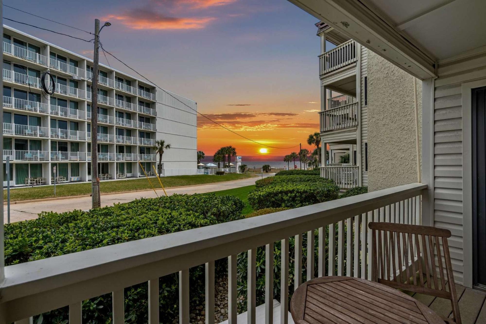 Ocean Fores E103 - Oceanview Apartment