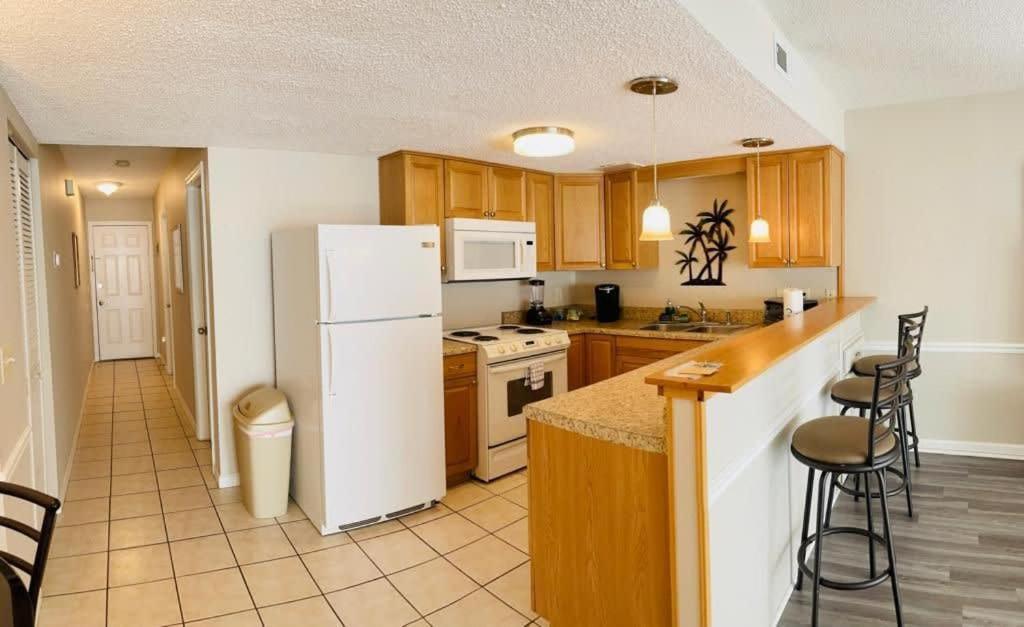 #c Beautiful At The Surfside Area #c Apartment