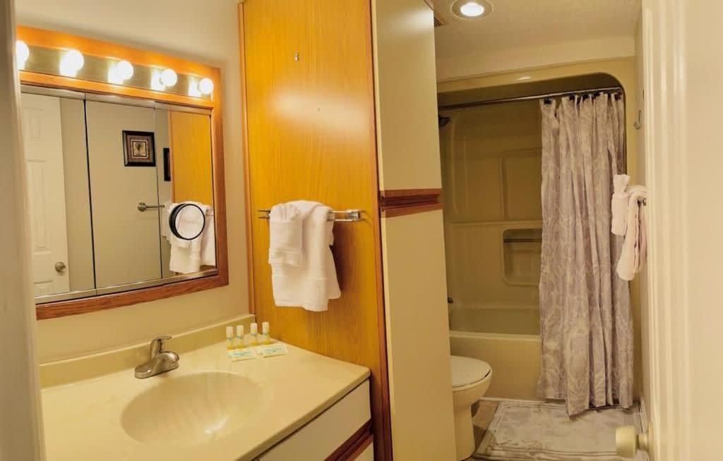 #c Beautiful At The Surfside Area #c Apartment