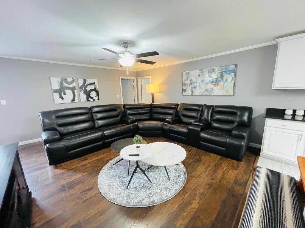 #5 Awesome 3 Bedroom Minutes From The