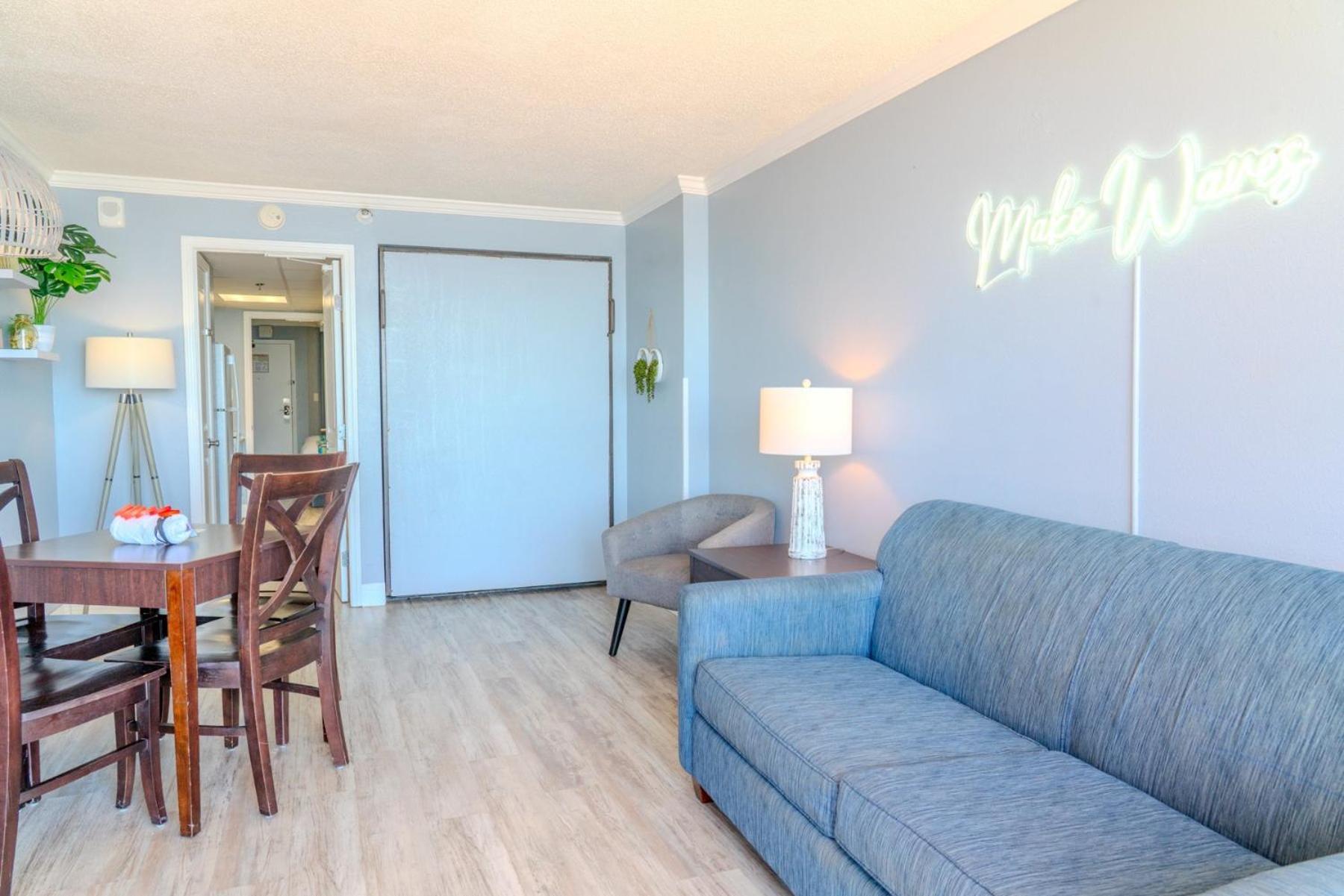 Updated 1 Bedroom Condo-spectacular Oceanfront Views! Caravelle 838 Holiday home