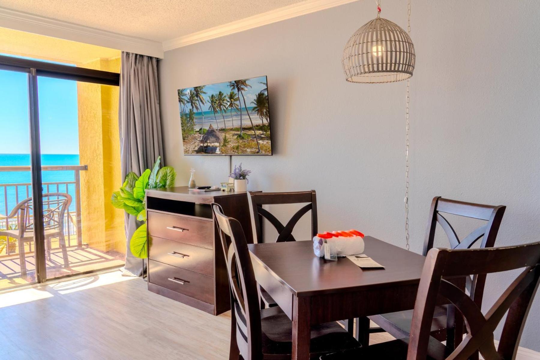 Updated 1 Bedroom Condo-spectacular Oceanfront Views! Caravelle 838 Holiday home
