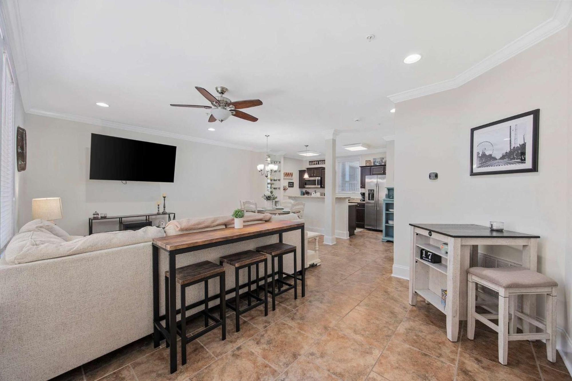 3br 3ba Townhouse One Block From The Holiday home *