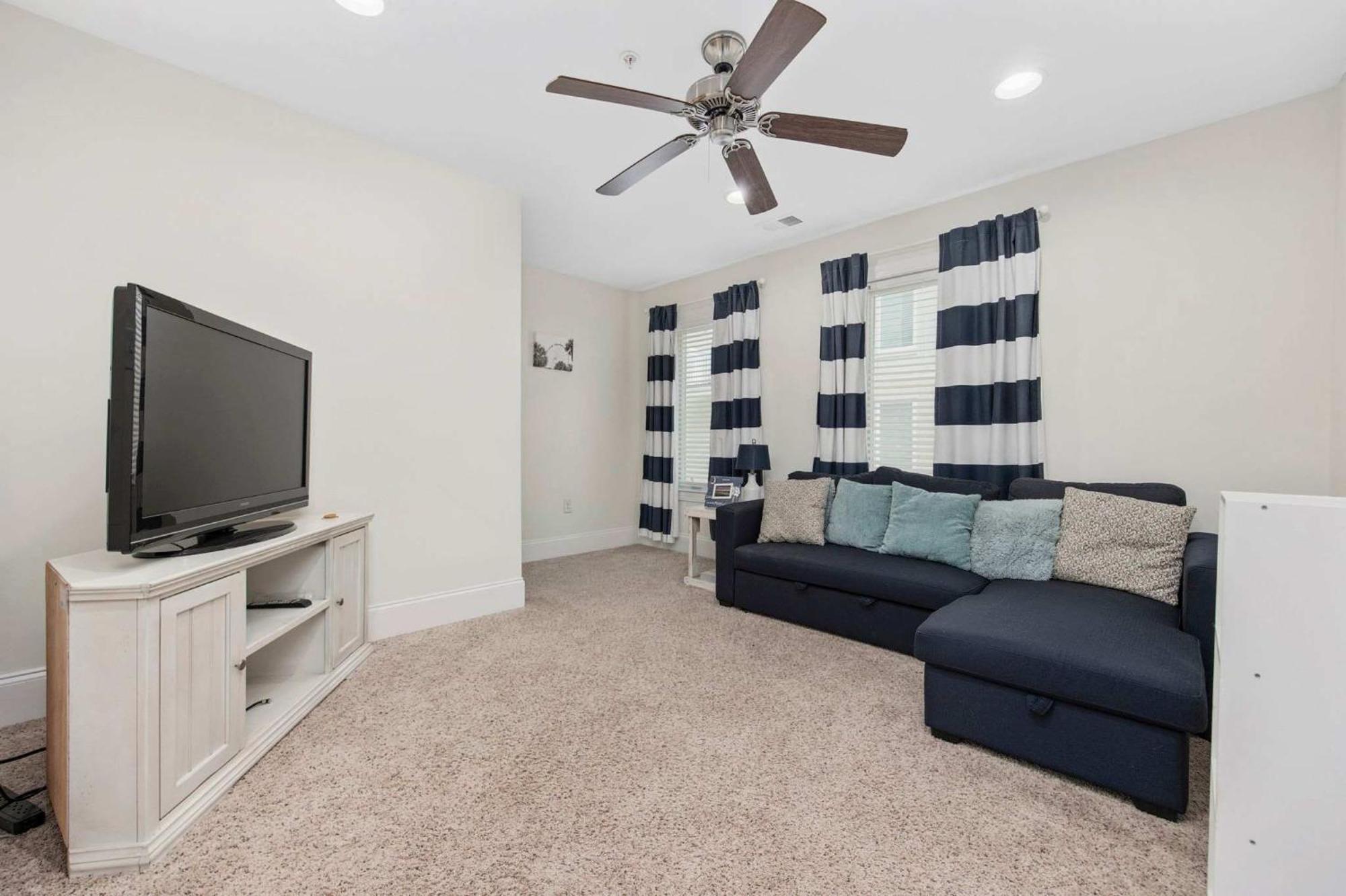 Holiday home 3br 3ba Townhouse One Block From The *