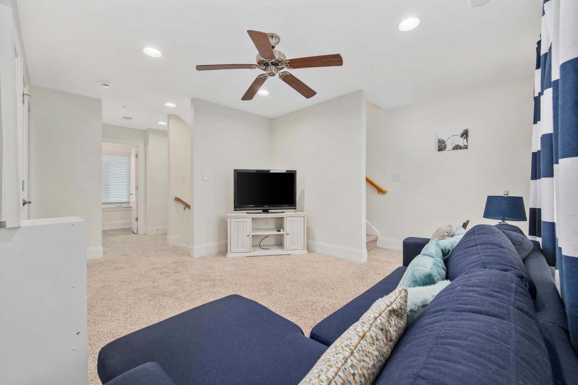 3br 3ba Townhouse One Block From The *