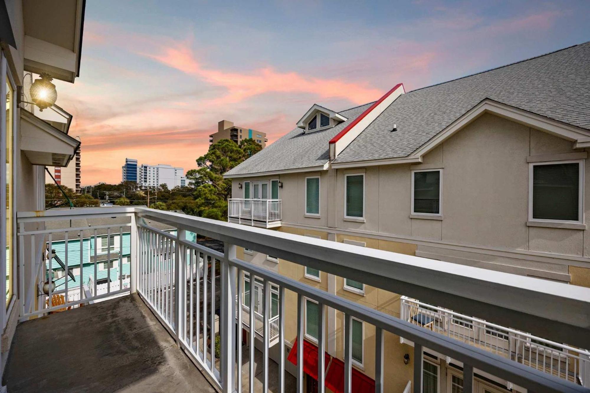 3br 3ba Townhouse One Block From The * Myrtle Beach