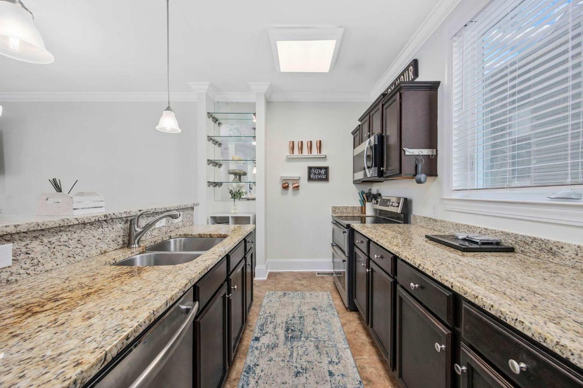 3br 3ba Townhouse One Block From The