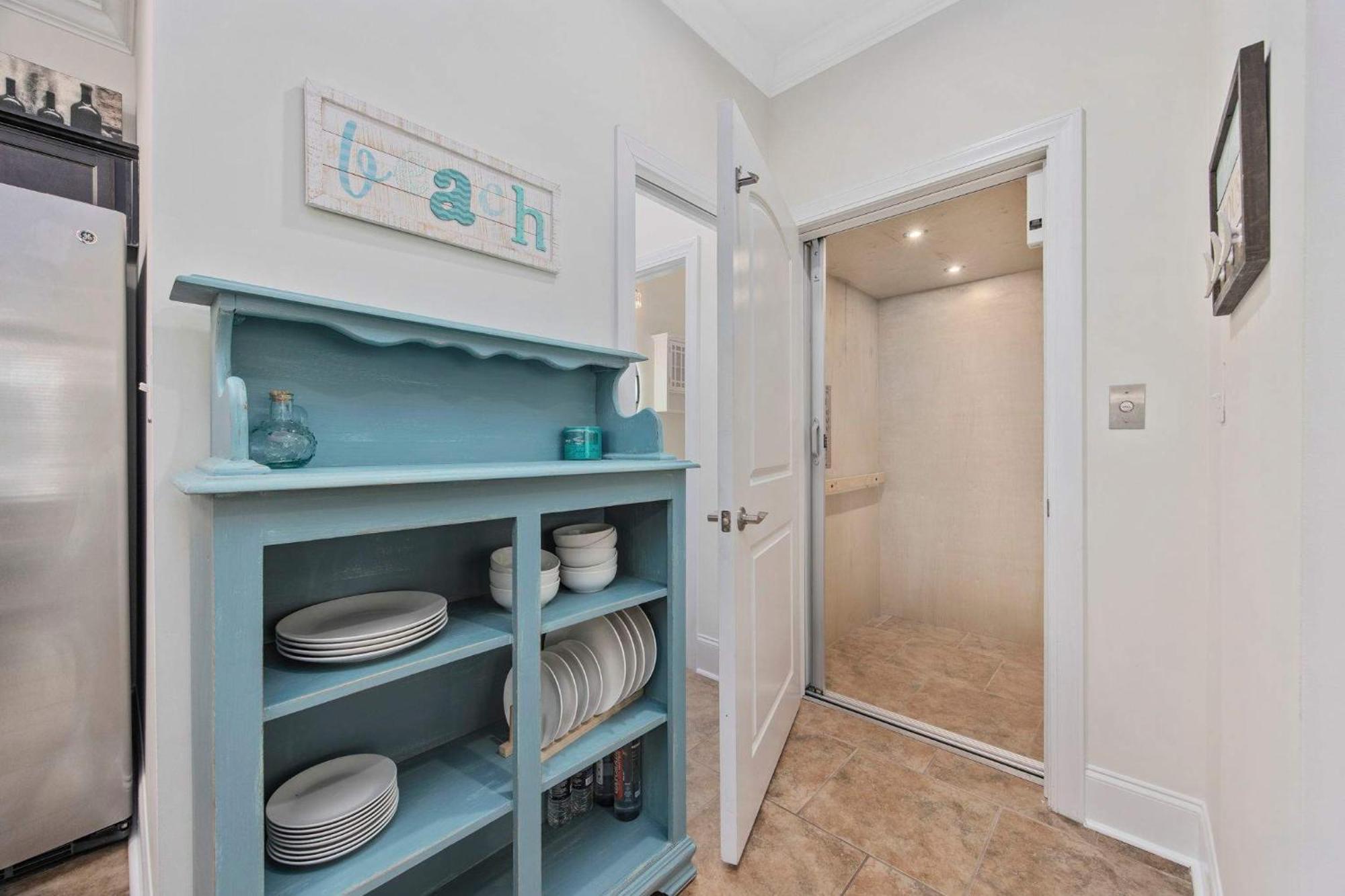 3br 3ba Townhouse One Block From The Holiday home