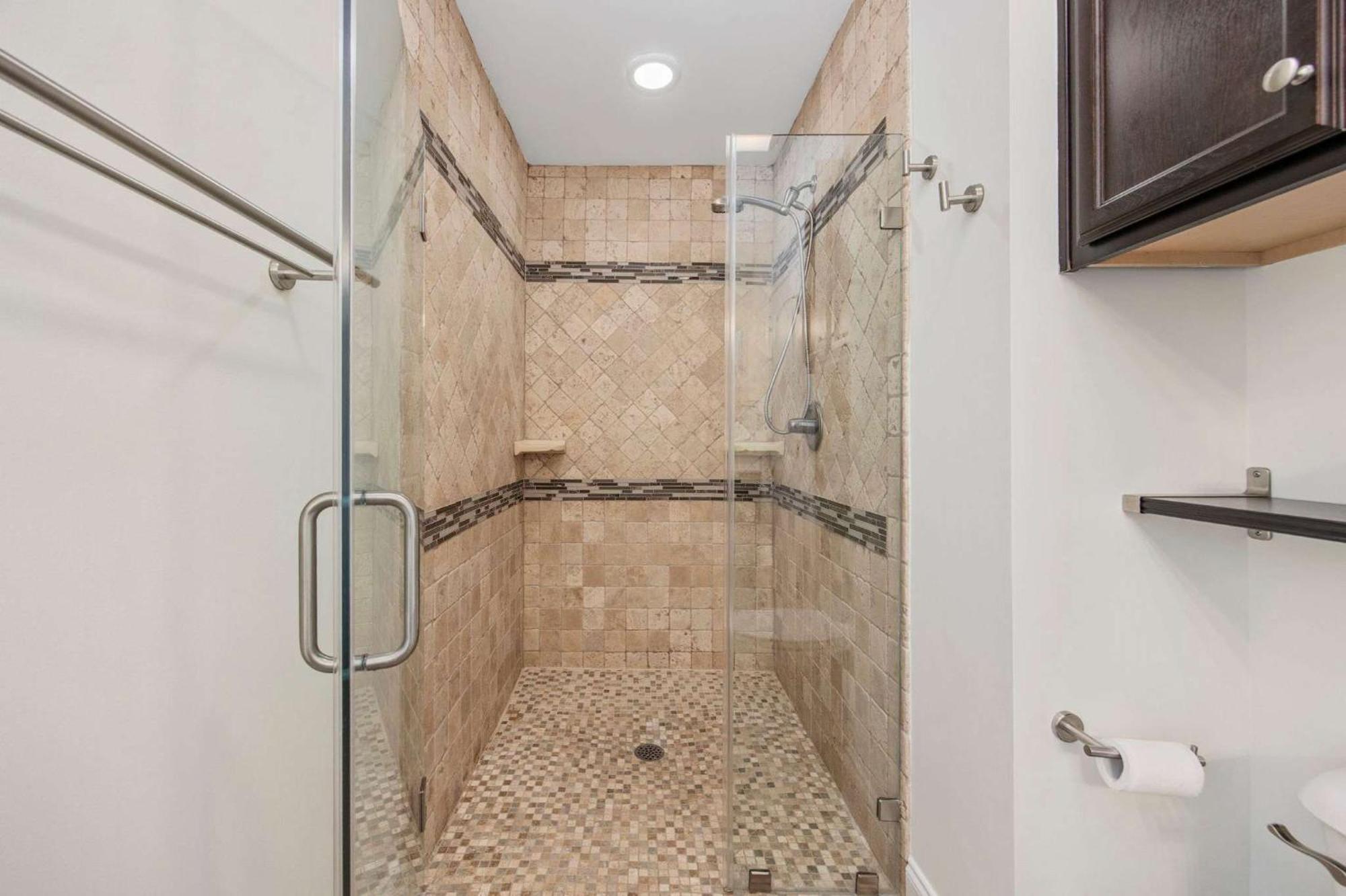 Holiday home 3br 3ba Townhouse One Block From The