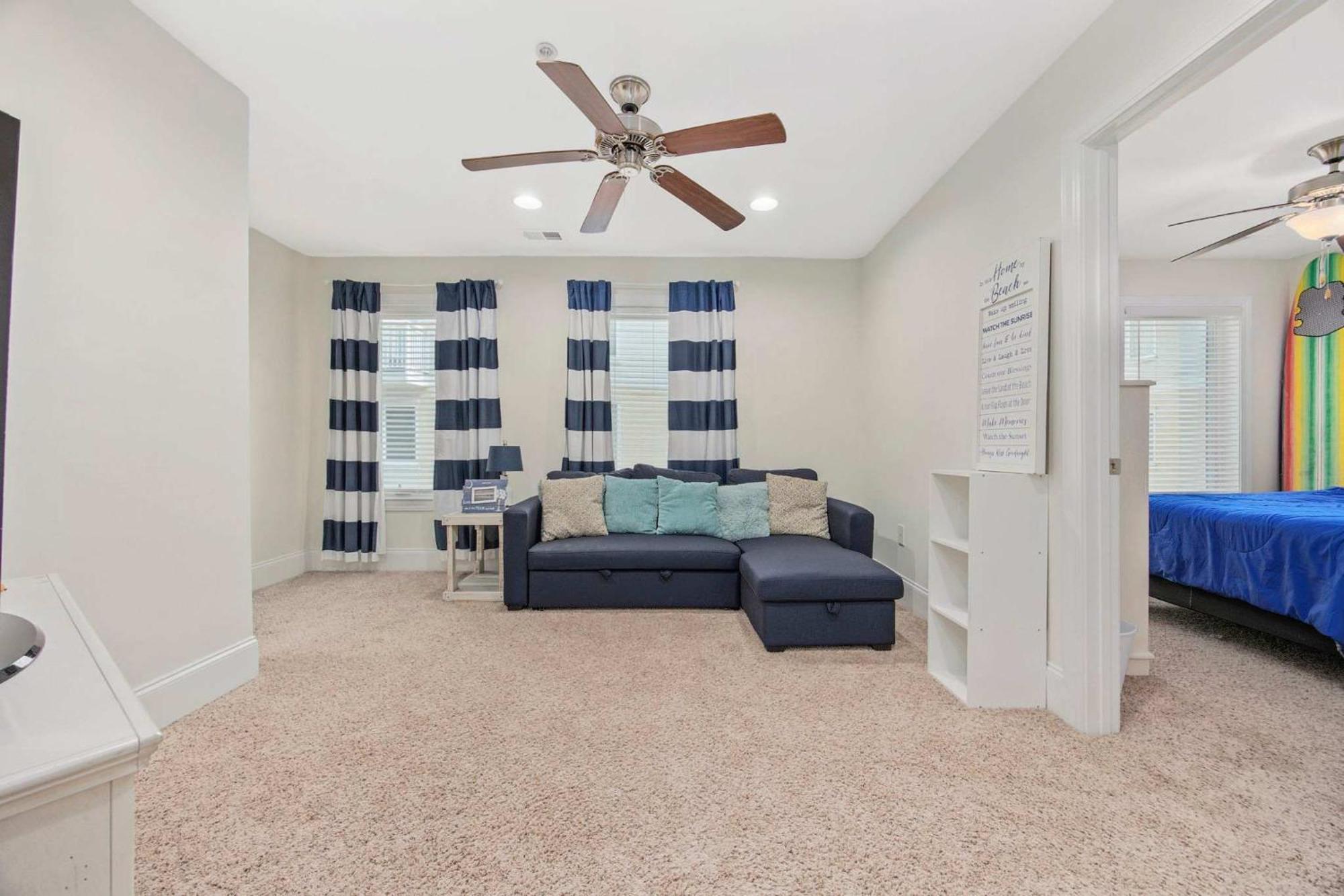 Holiday home 3br 3ba Townhouse One Block From The *