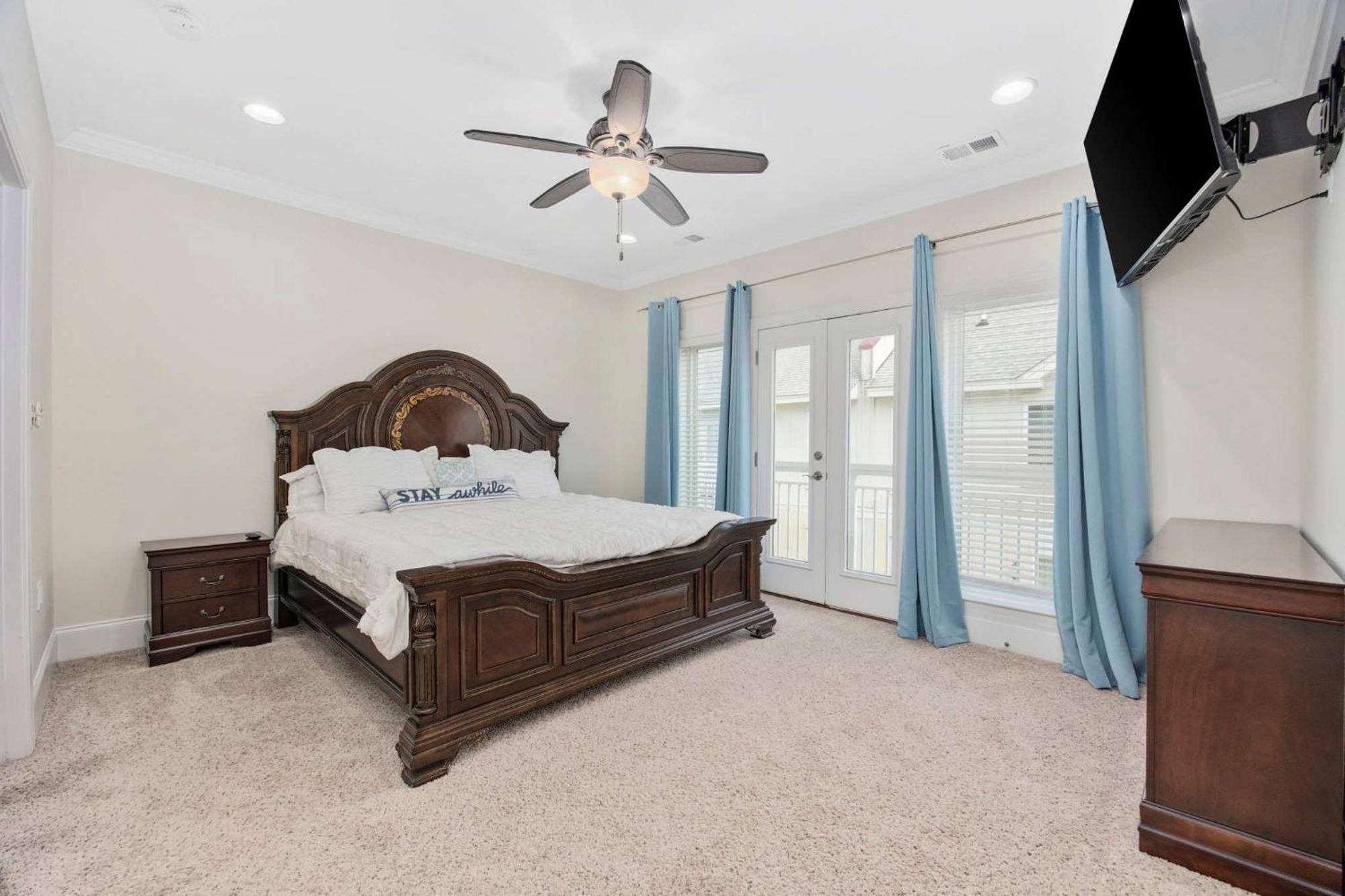 3br 3ba Townhouse One Block From The Holiday home