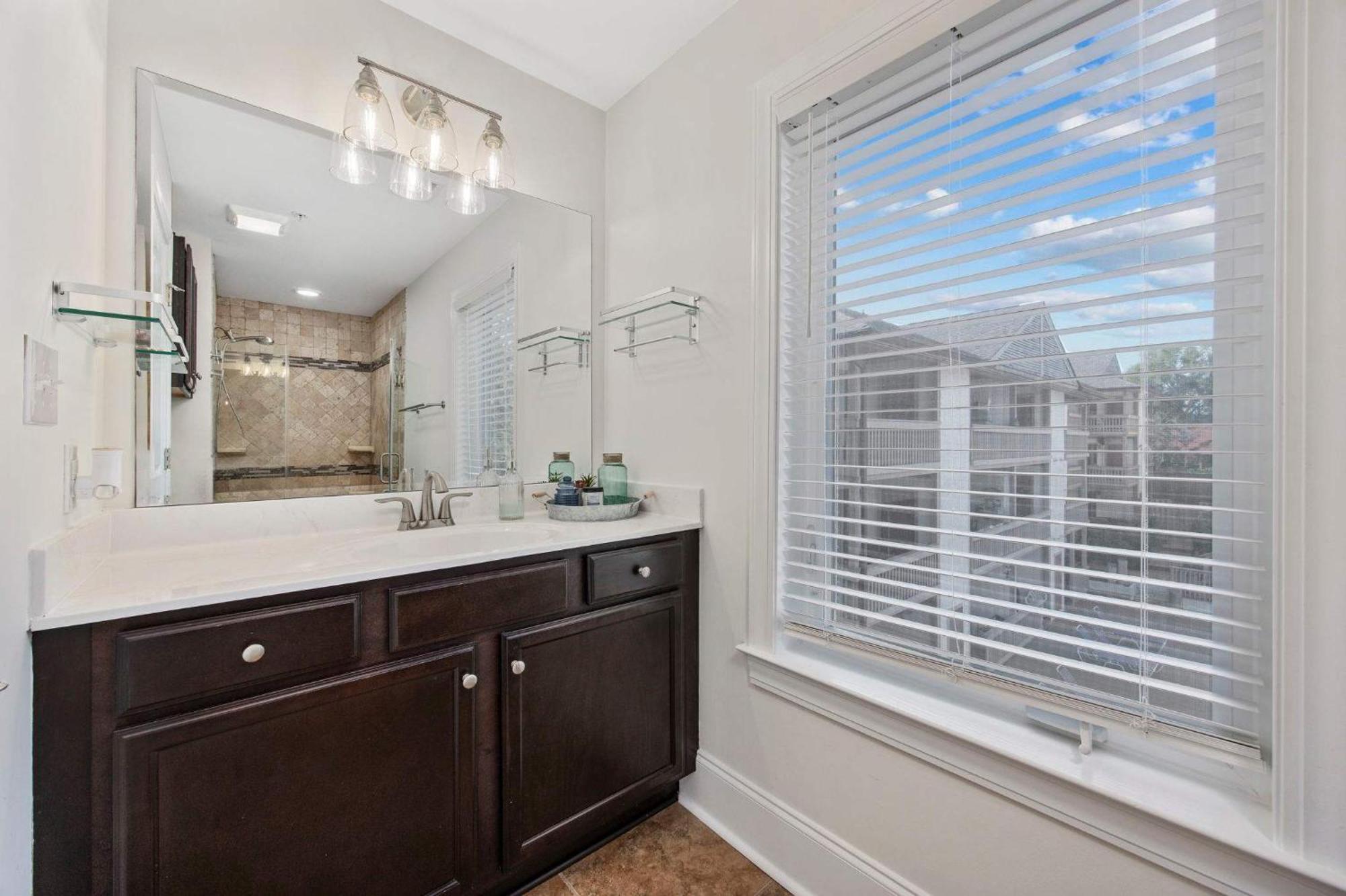 3br 3ba Townhouse One Block From The