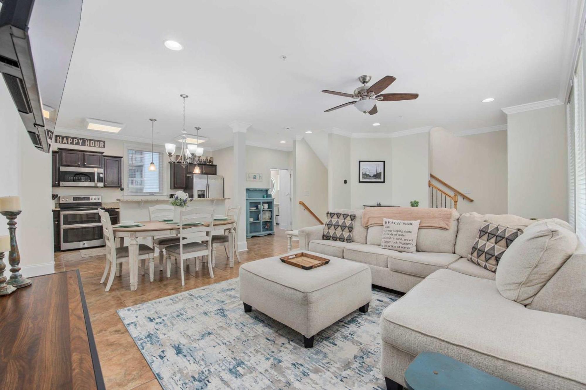 Holiday home 3br 3ba Townhouse One Block From The *